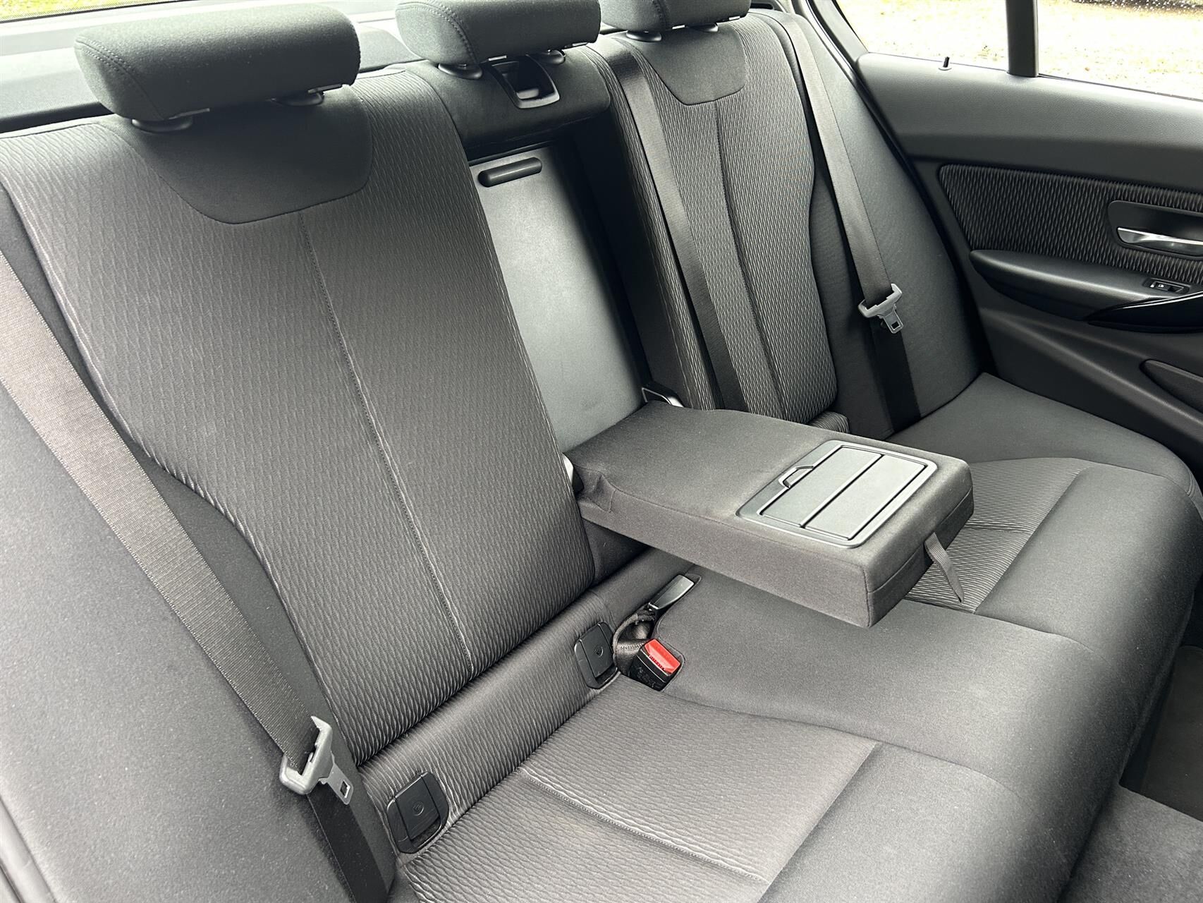 Billede af BMW 320d 2,0 D Connected 190HK 8g Aut.