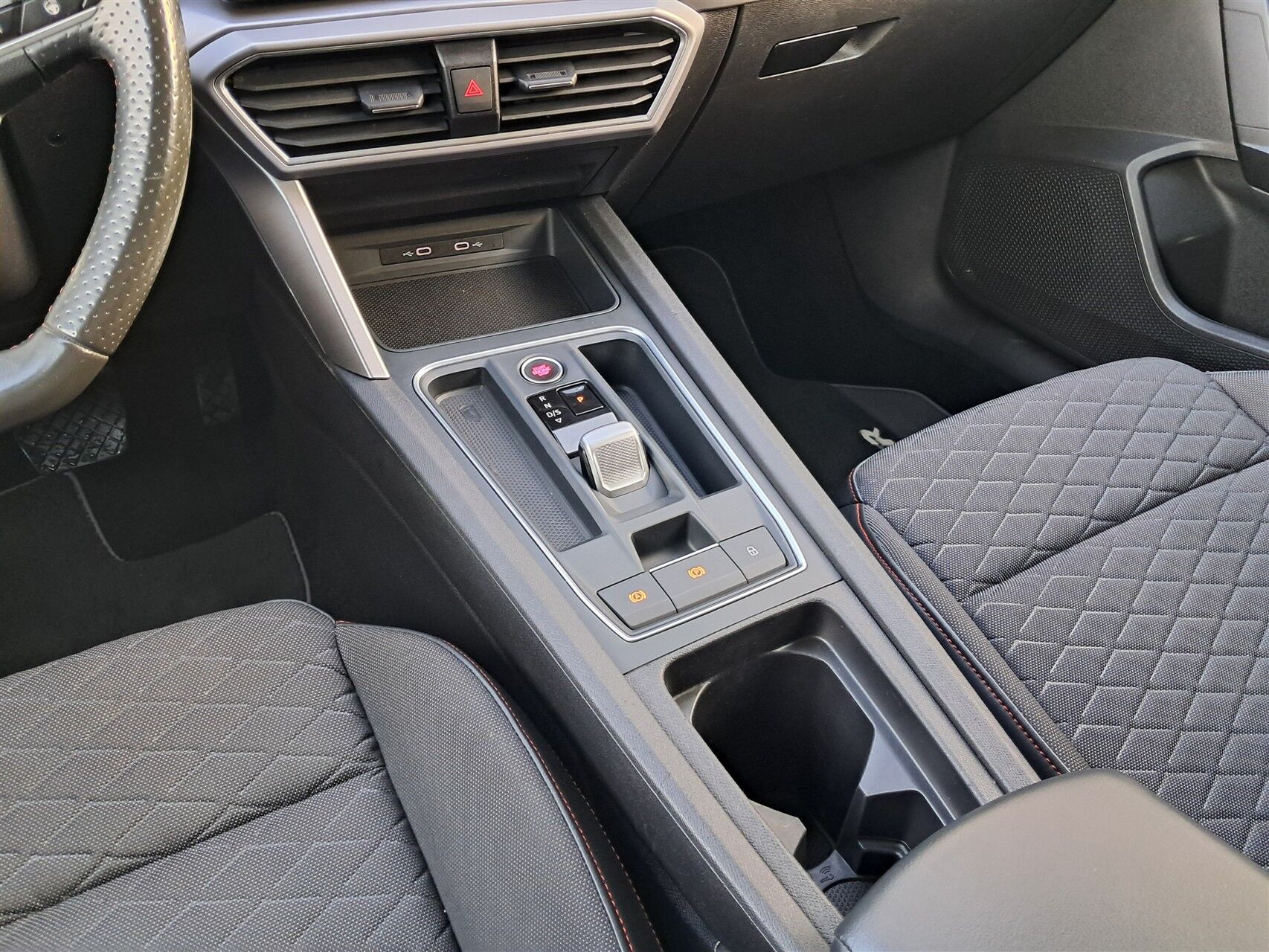 Billede af Seat Leon Sportstourer 1,4 e-Hybrid FR DSG 204HK Stc 6g Aut.