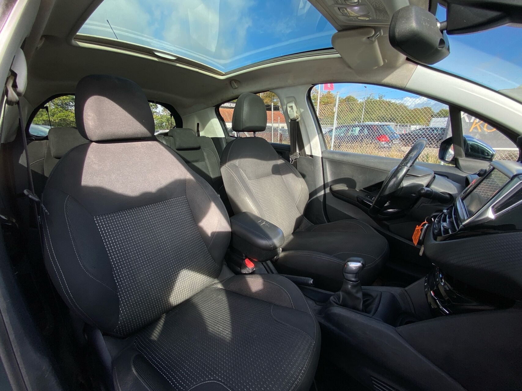 Billede af Peugeot 208 1,6 BlueHDi Desire Sky 100HK 5d