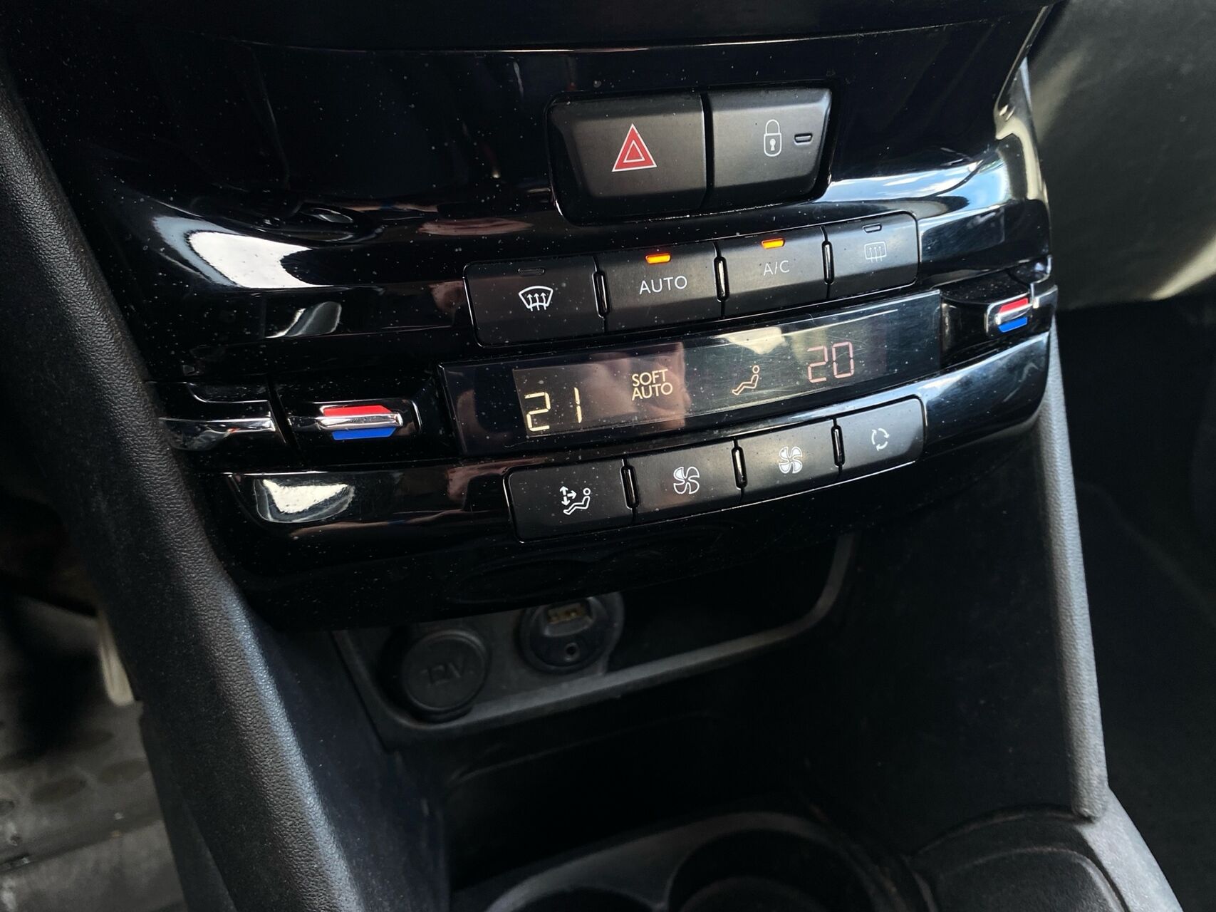Billede af Peugeot 208 1,6 BlueHDi Desire Sky 100HK 5d