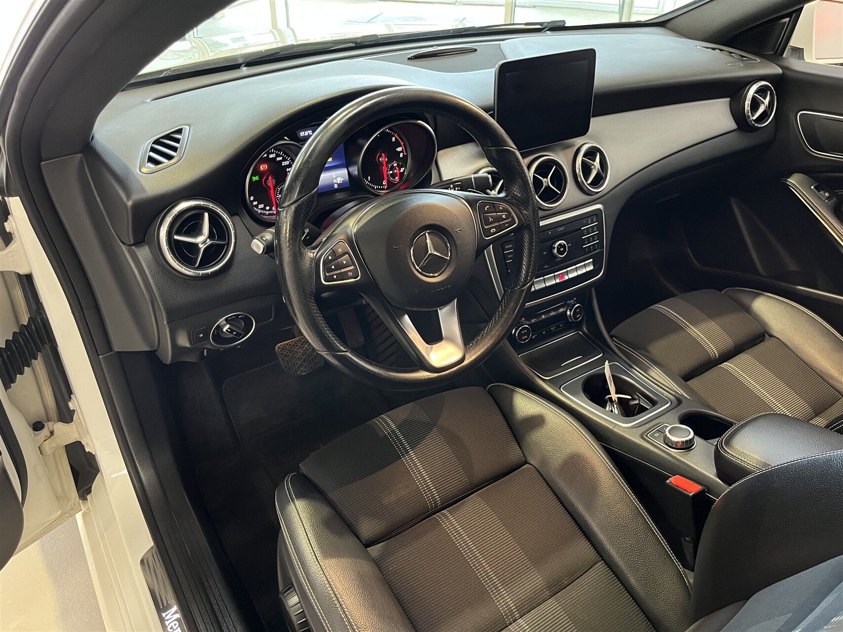 Billede af Mercedes-Benz CLA220 d 2,1 D Progressive 7G-DCT 177HK 4d 7g Aut.