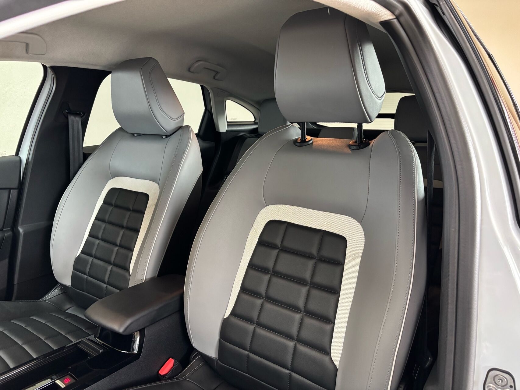 Billede af Citroën e-C4 EL Max 156HK 5d Aut.
