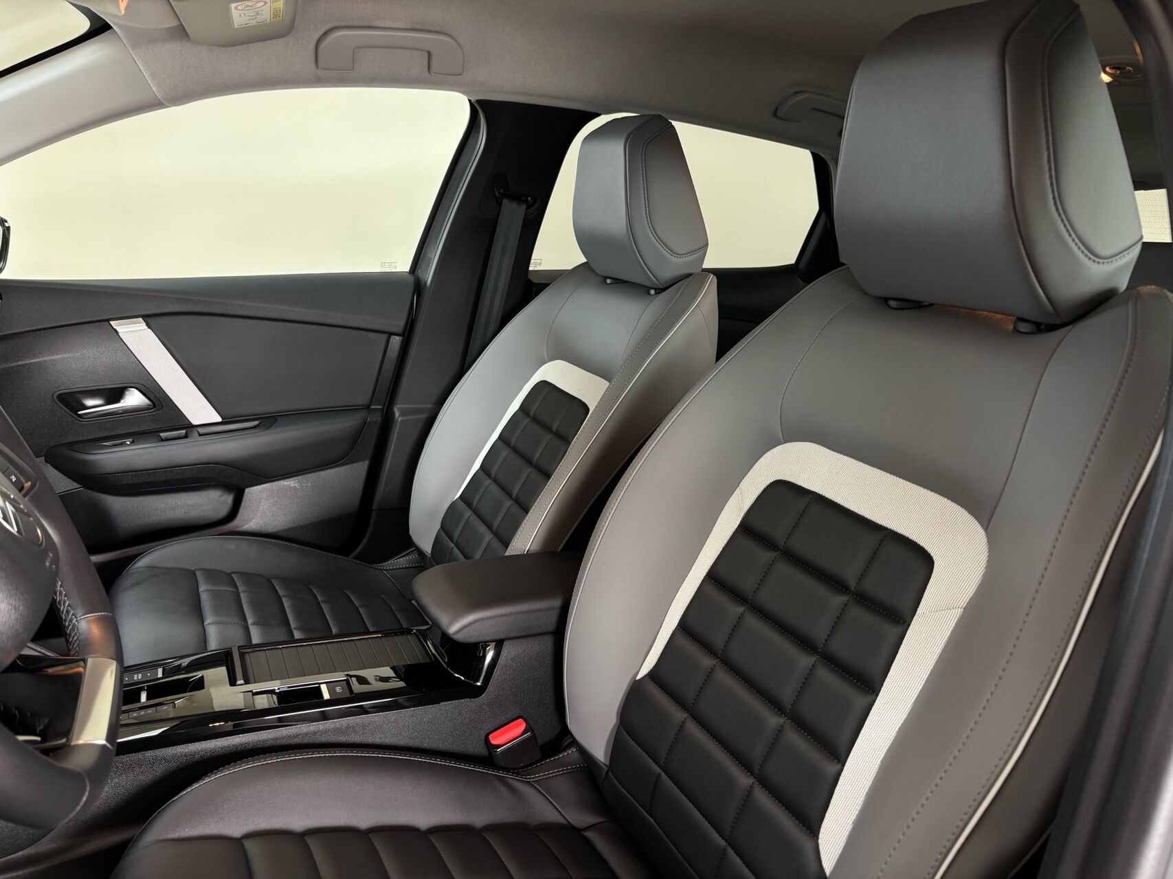 Billede af Citroën e-C4 EL Max 156HK 5d Aut.