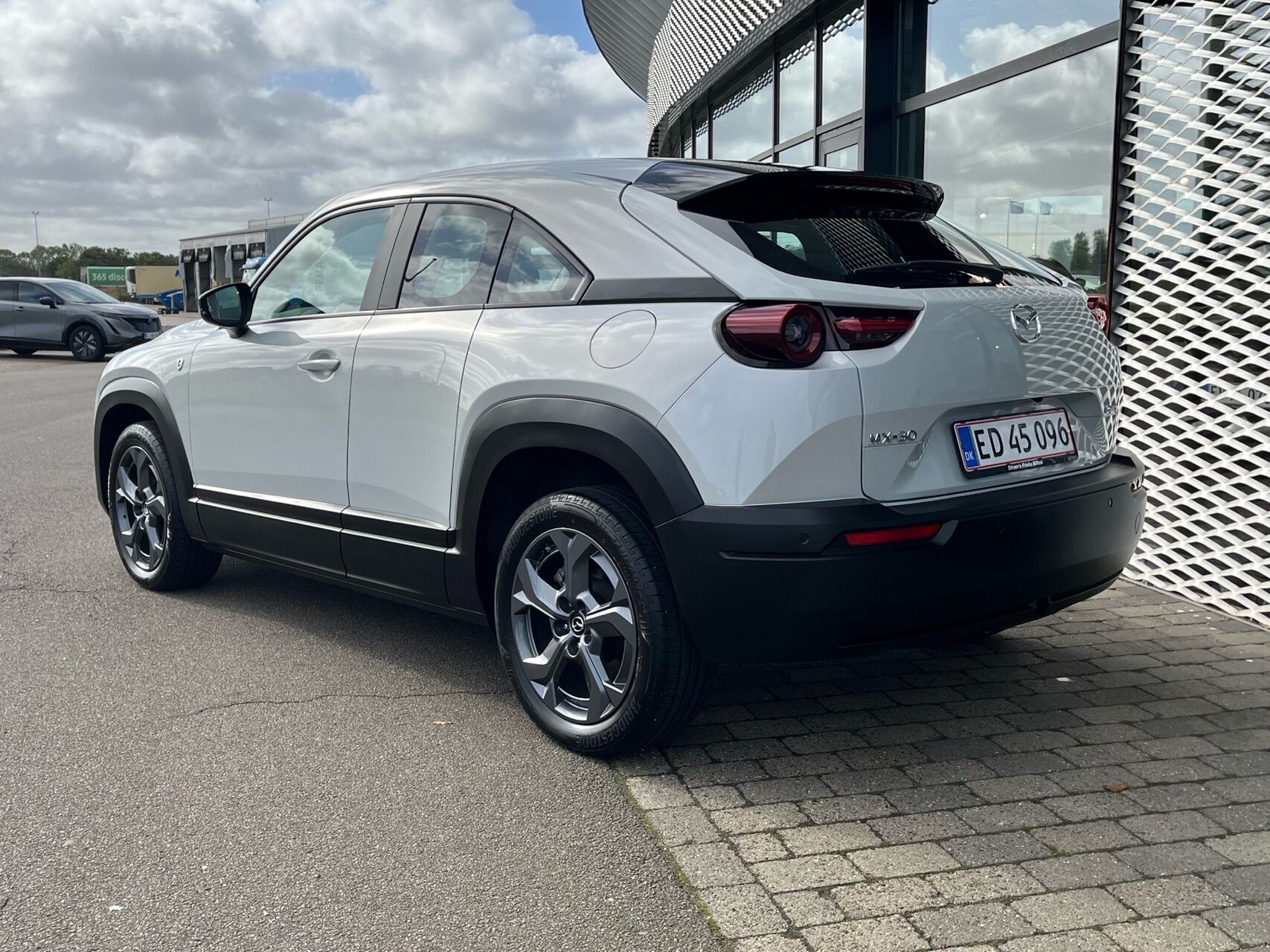 Billede af Mazda MX-30 0,8 e-Skyactiv R-EV  Plugin-hybrid Exclusive-Line 170HK 5d Trinl. Gear