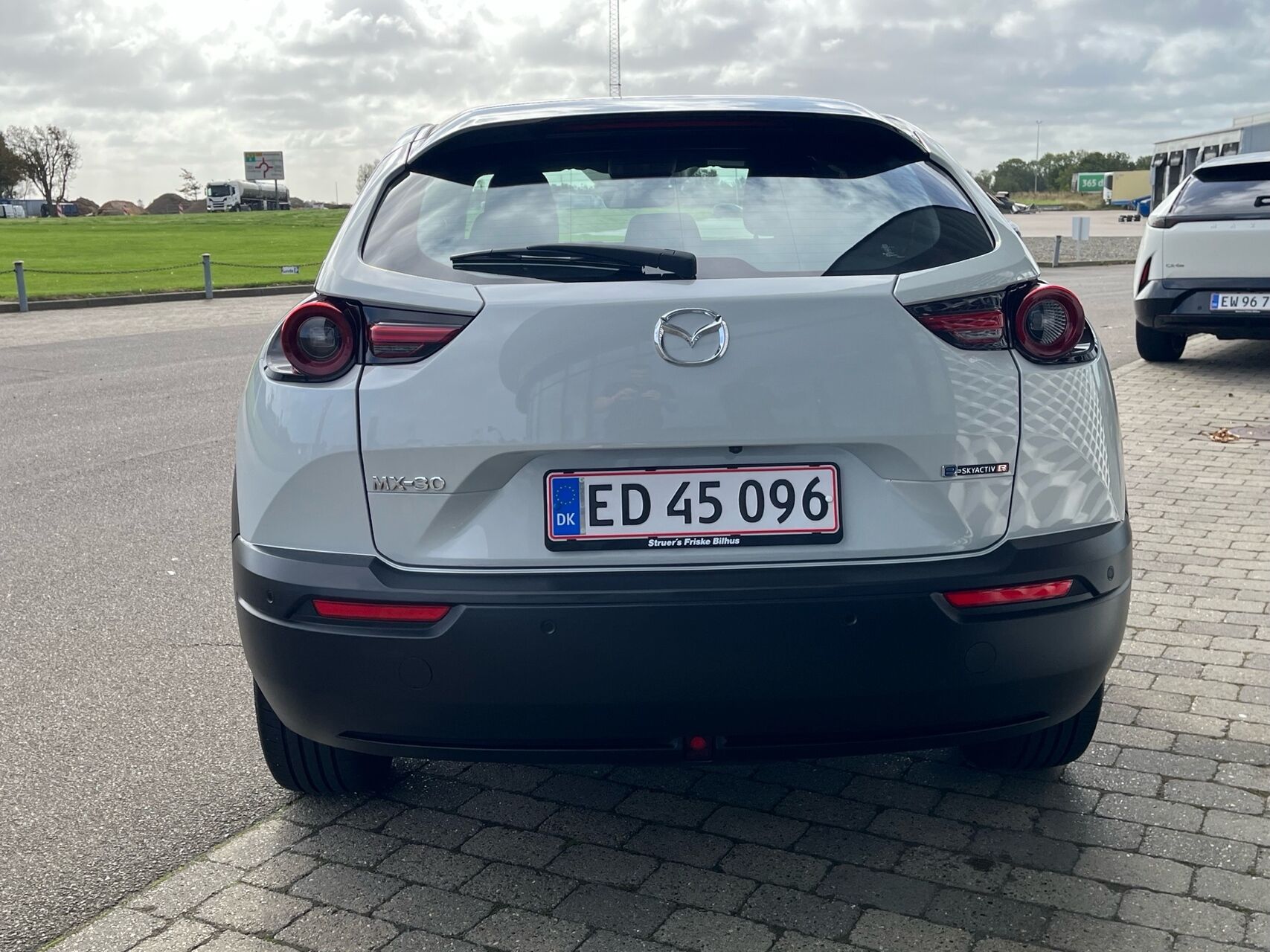 Billede af Mazda MX-30 0,8 e-Skyactiv R-EV  Plugin-hybrid Exclusive-Line 170HK 5d Trinl. Gear