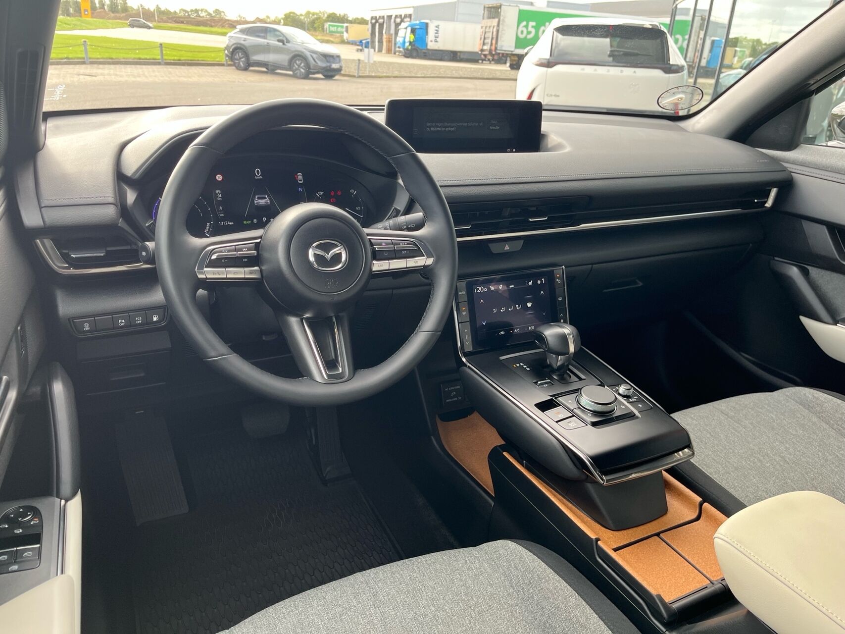 Billede af Mazda MX-30 0,8 e-Skyactiv R-EV  Plugin-hybrid Exclusive-Line 170HK 5d Trinl. Gear