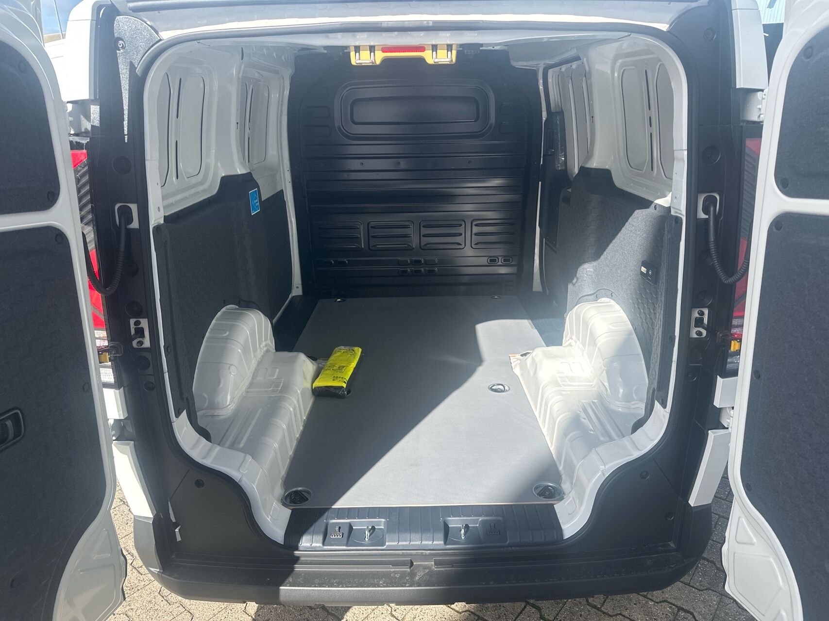 Billede af Kia PV5 Cargo L2H1 Long Range Work Pro 163HK Van Aut.