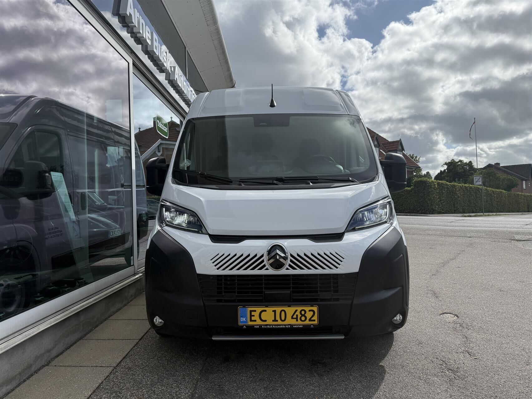 Billede af Citroën Jumper 35 L2H2 2,2 Blue HDi Masterline EAT8 180HK Van 8g Aut.