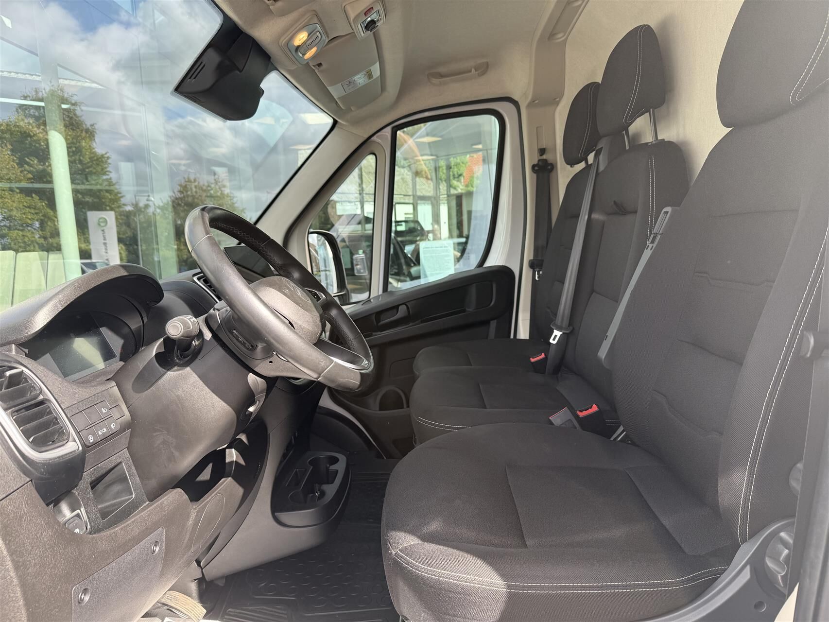 Billede af Citroën Jumper 35 L2H2 2,2 Blue HDi Masterline EAT8 180HK Van 8g Aut.