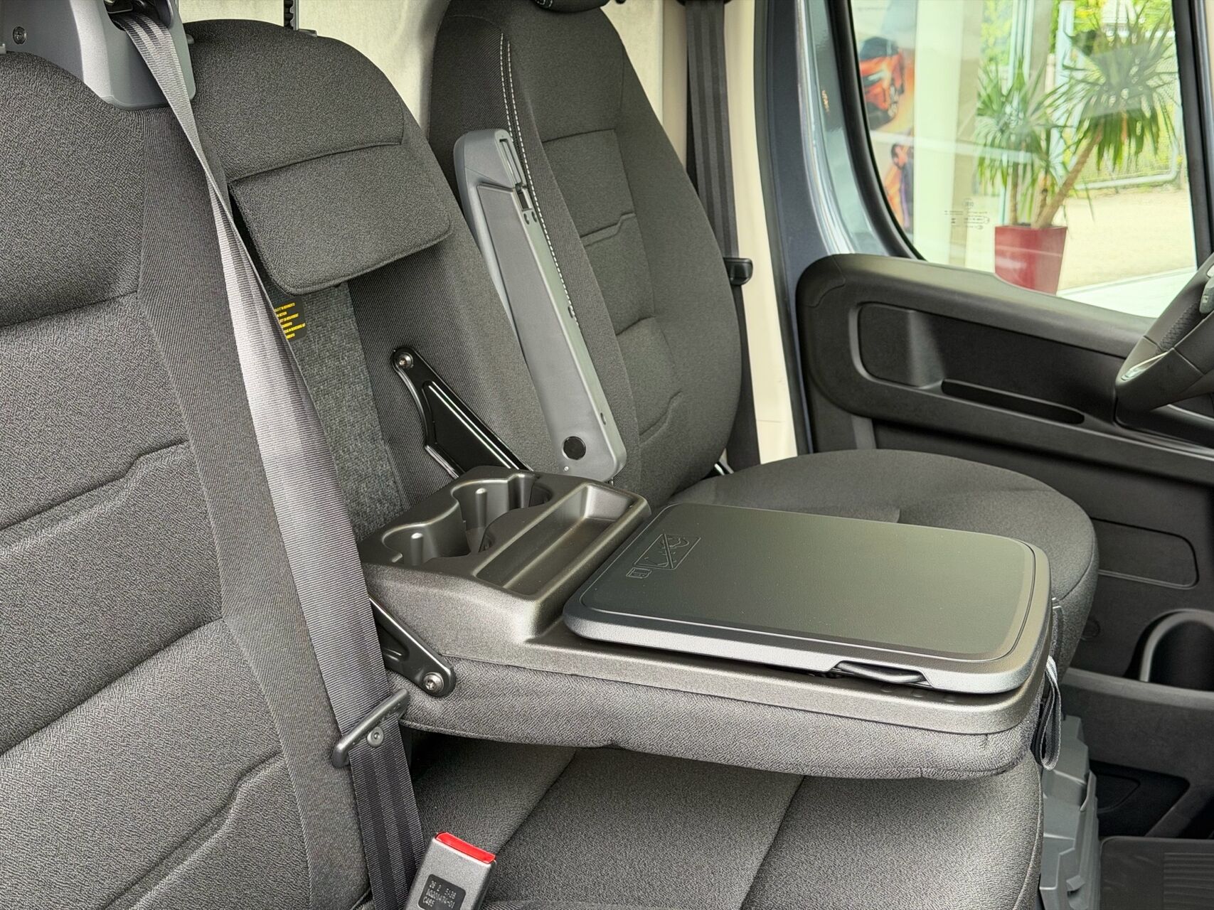 Billede af Citroën Jumper 35H L2H2 2,2 Blue HDi Masterline EAT8 180HK Van 8g Aut.