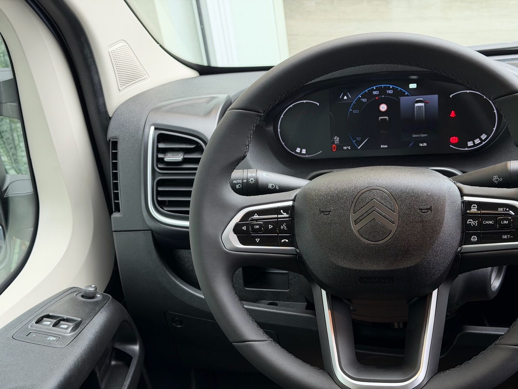 Billede af Citroën Jumper 35H L2H2 2,2 Blue HDi Masterline EAT8 180HK Van 8g Aut.