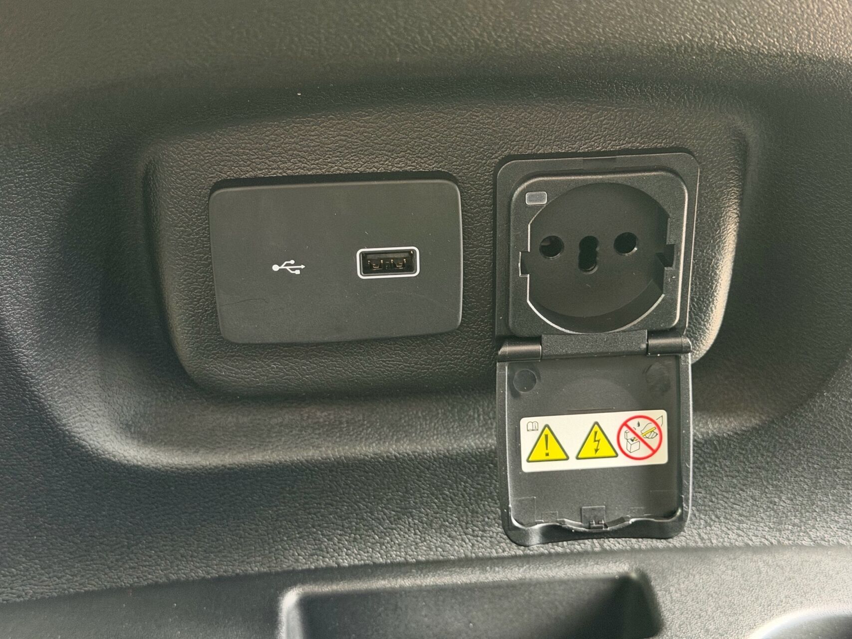 Billede af Citroën Jumper 35H L2H2 2,2 Blue HDi Masterline EAT8 180HK Van 8g Aut.