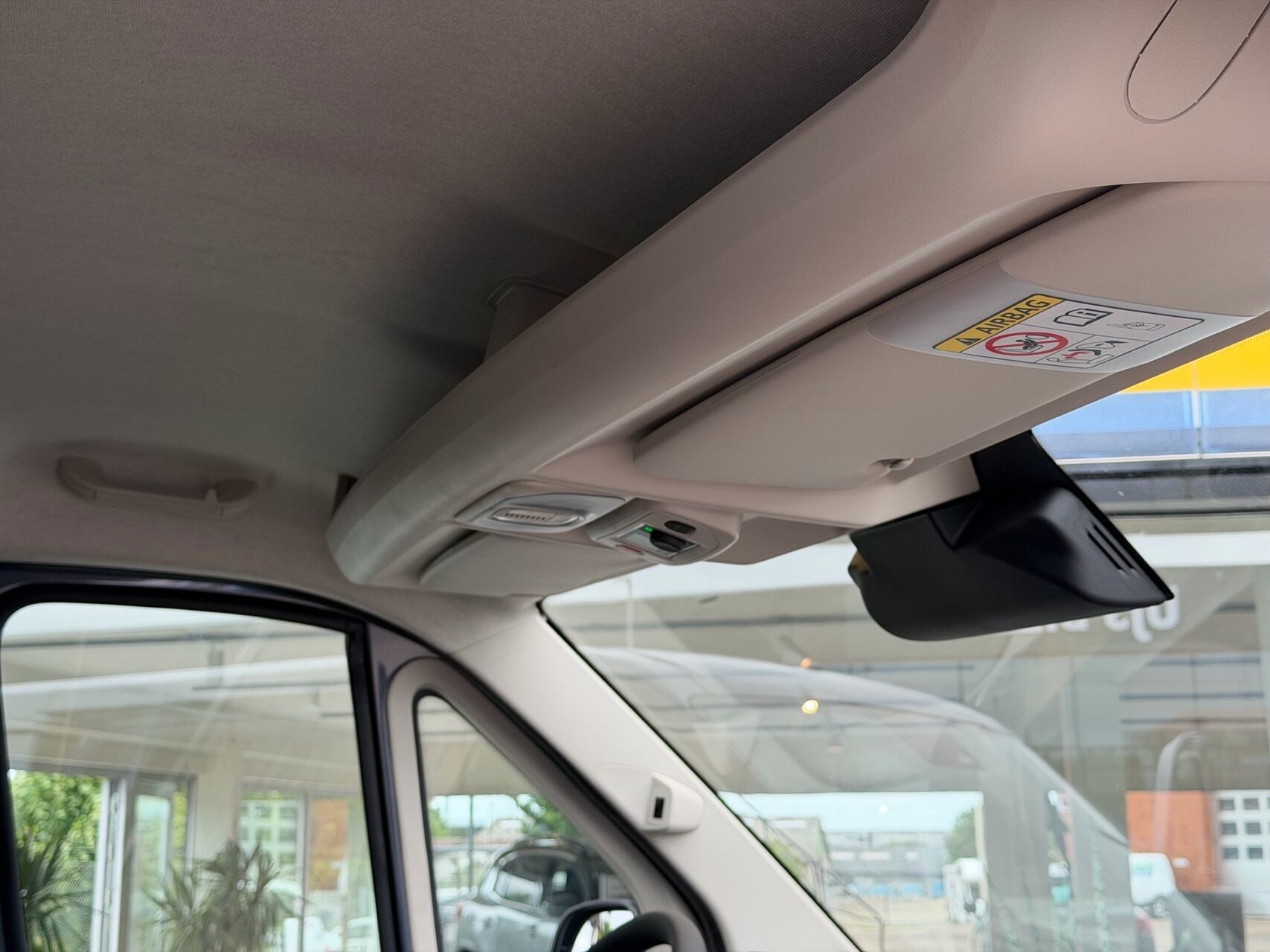Billede af Citroën Jumper 35H L2H2 2,2 Blue HDi Masterline EAT8 180HK Van 8g Aut.