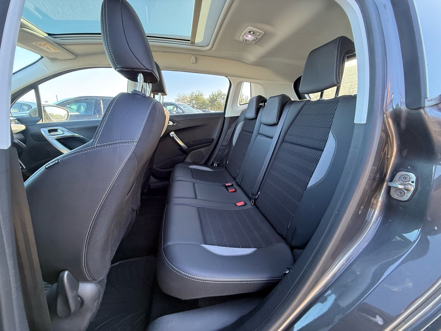 Billede af Peugeot 2008 1,2 e-THP Allure EAT6 110HK 5d 6g Aut.