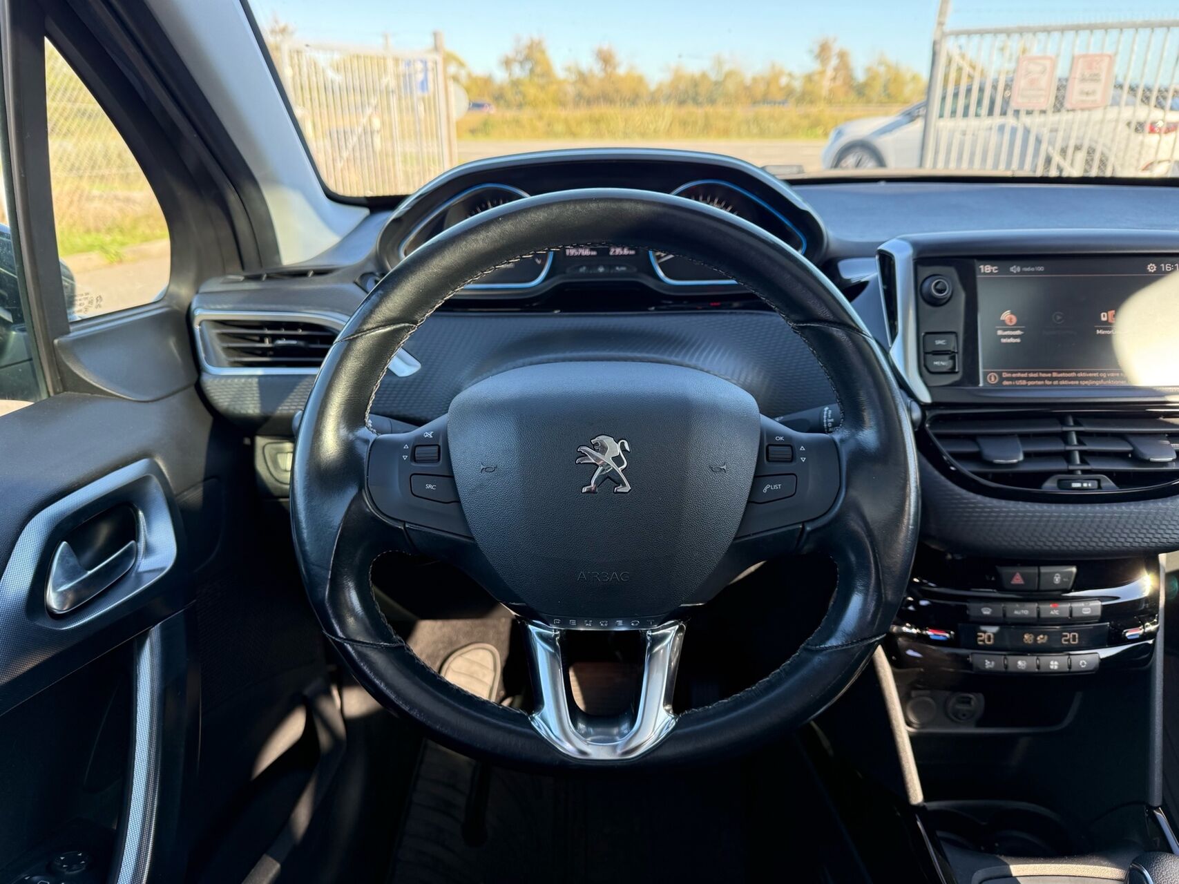 Billede af Peugeot 2008 1,2 e-THP Allure EAT6 110HK 5d 6g Aut.