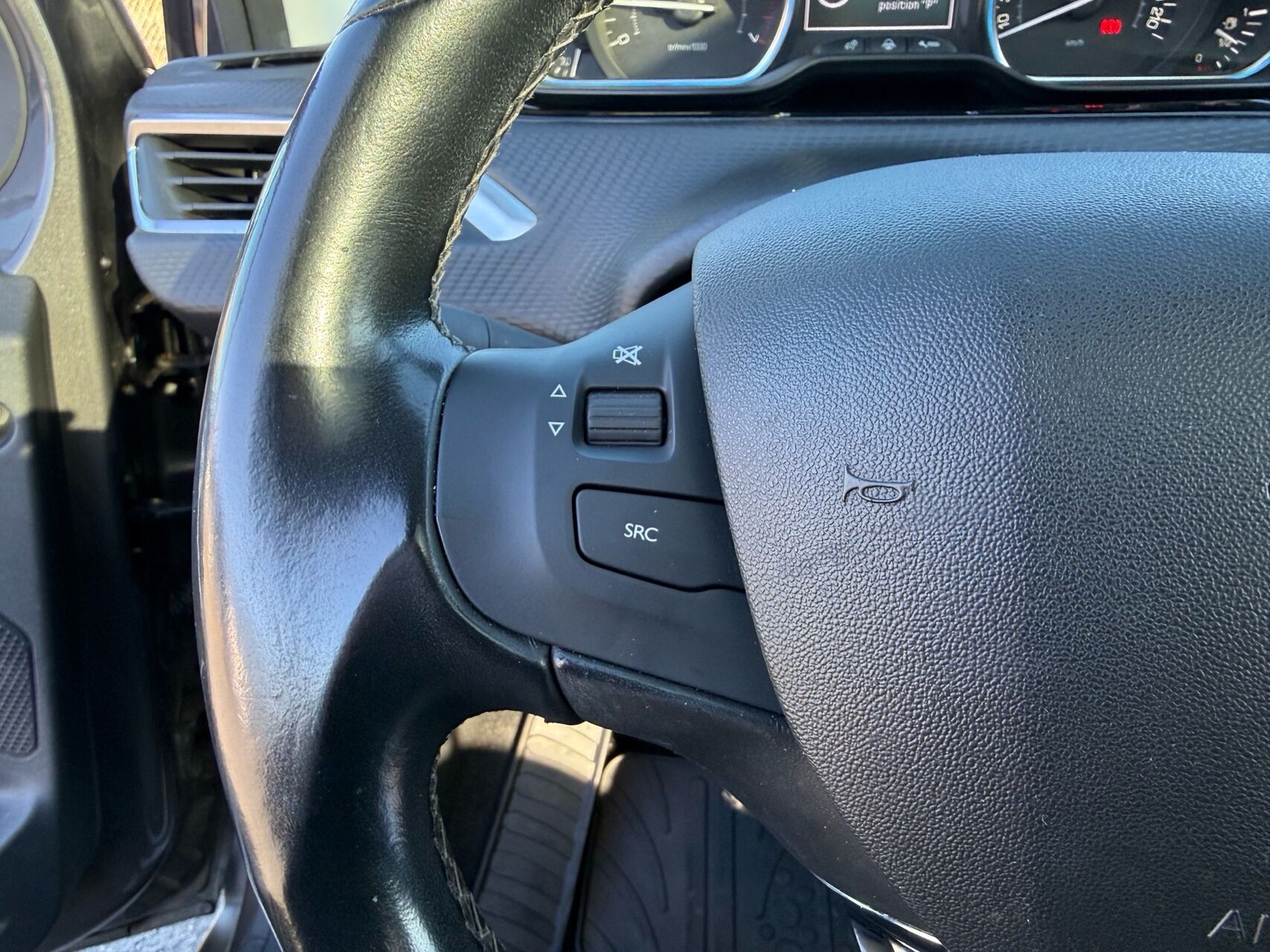 Billede af Peugeot 2008 1,2 e-THP Allure EAT6 110HK 5d 6g Aut.