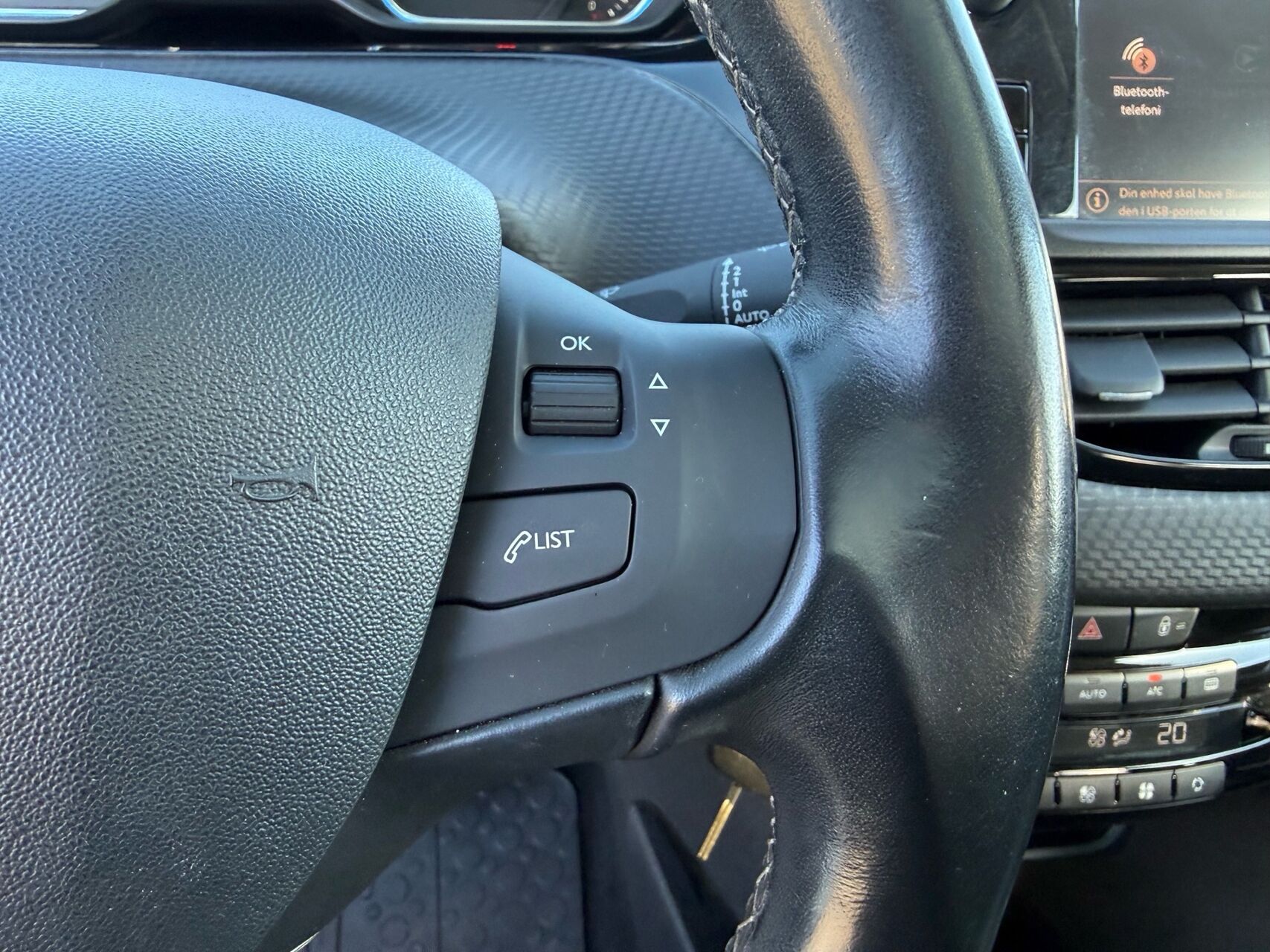 Billede af Peugeot 2008 1,2 e-THP Allure EAT6 110HK 5d 6g Aut.