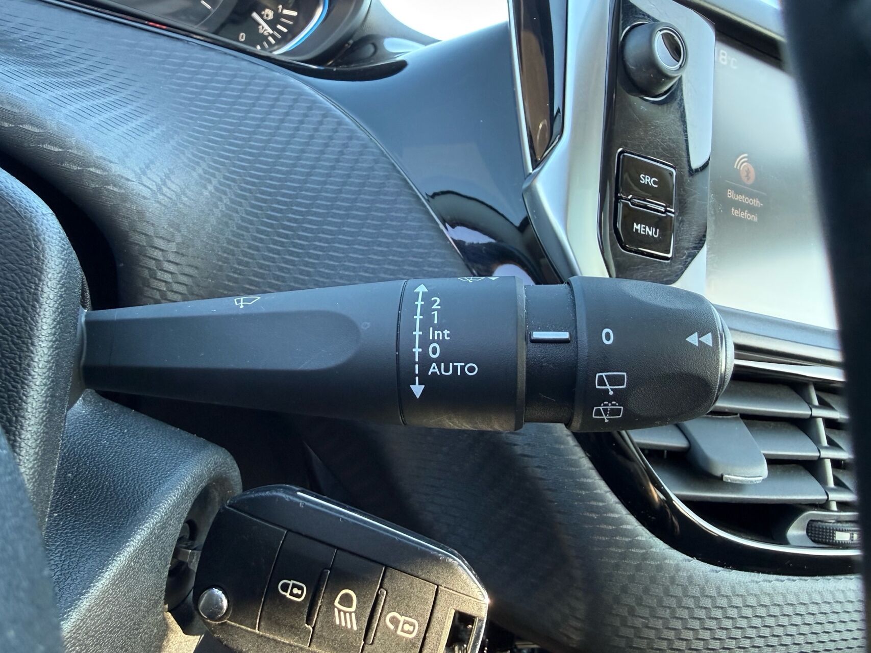 Billede af Peugeot 2008 1,2 e-THP Allure EAT6 110HK 5d 6g Aut.