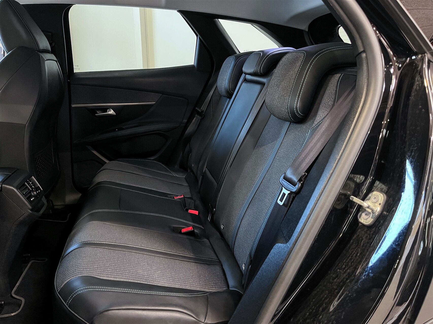 Billede af Peugeot 3008 1,6 PureTech  Plugin-hybrid Allure Pack EAT8 225HK 5d 8g Aut.