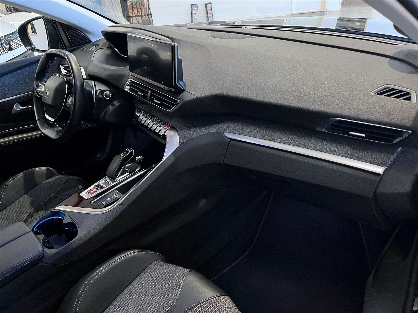Billede af Peugeot 3008 1,6 PureTech  Plugin-hybrid Allure Pack EAT8 225HK 5d 8g Aut.