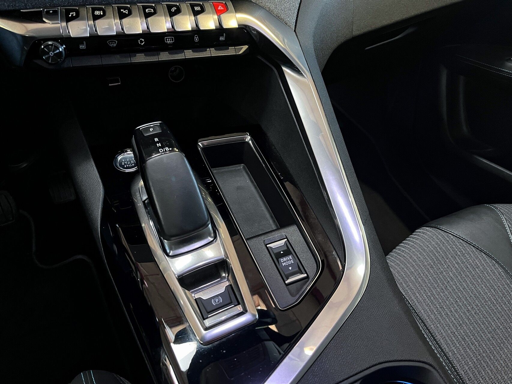 Billede af Peugeot 3008 1,6 PureTech  Plugin-hybrid Allure Pack EAT8 225HK 5d 8g Aut.