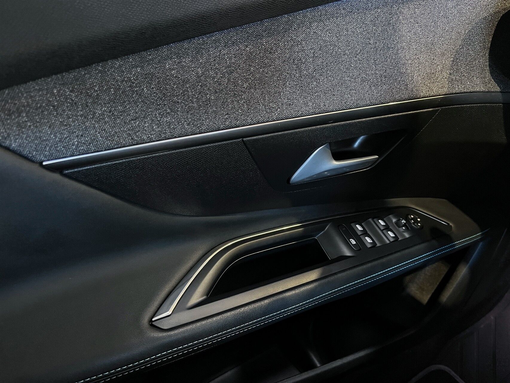 Billede af Peugeot 3008 1,6 PureTech  Plugin-hybrid Allure Pack EAT8 225HK 5d 8g Aut.