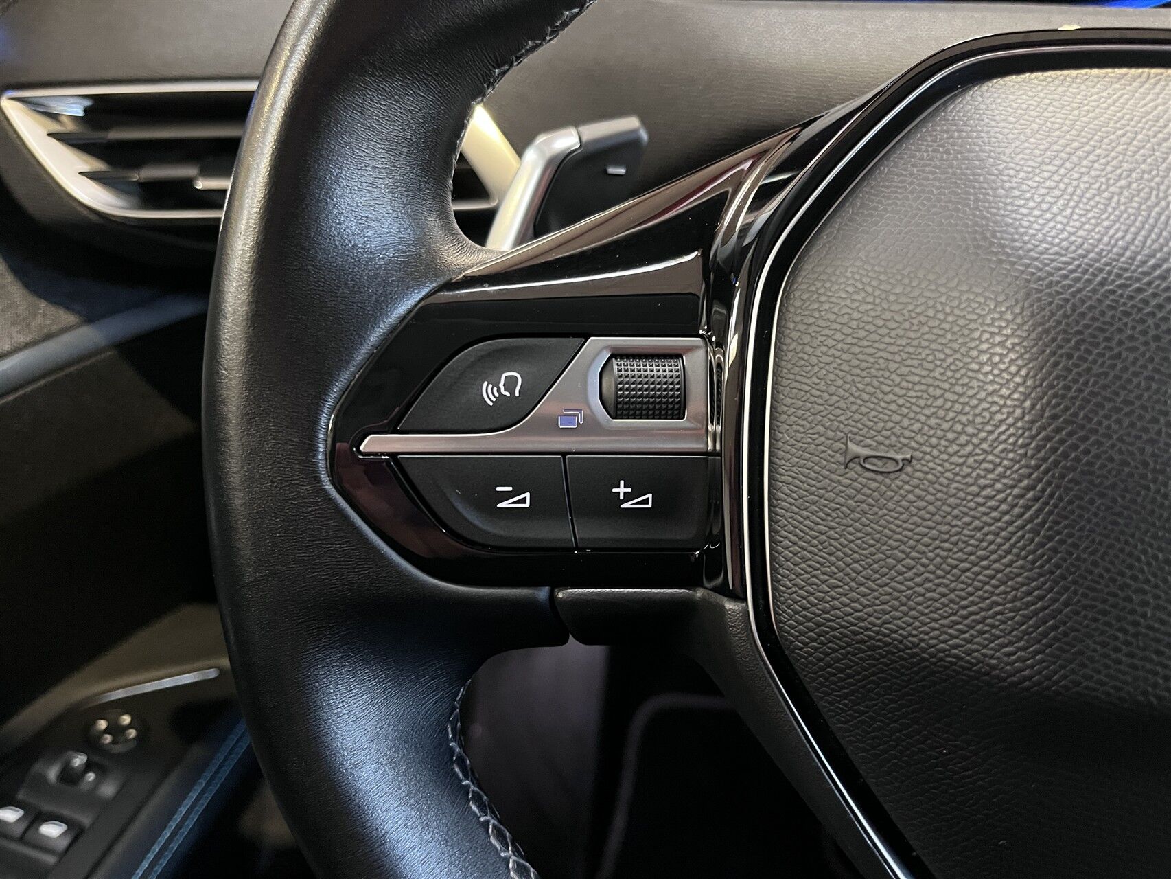 Billede af Peugeot 3008 1,6 PureTech  Plugin-hybrid Allure Pack EAT8 225HK 5d 8g Aut.