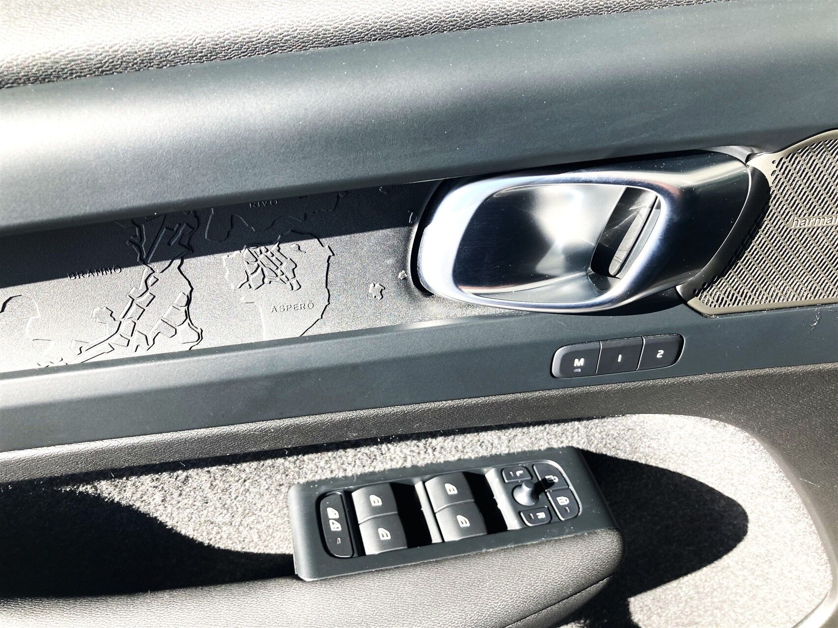 Billede af Volvo EX40 Single Motor Extended Range Black Edition 252HK 5d Aut.