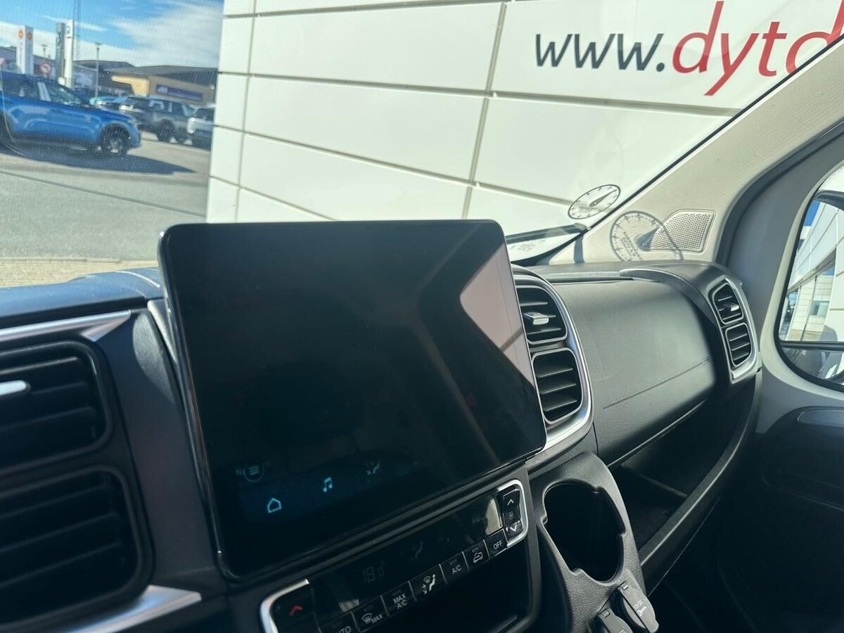 Billede af Citroën Jumper 35 L2H2 2,2 Blue HDi Masterline EAT8 180HK Van 8g Aut.