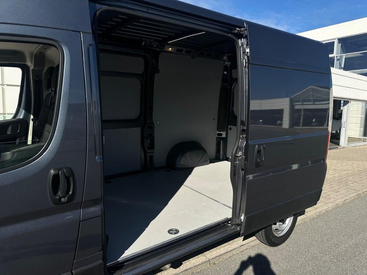 Billede af Citroën Jumper 35 L2H2 2,2 Blue HDi Masterline EAT8 180HK Van 8g Aut.
