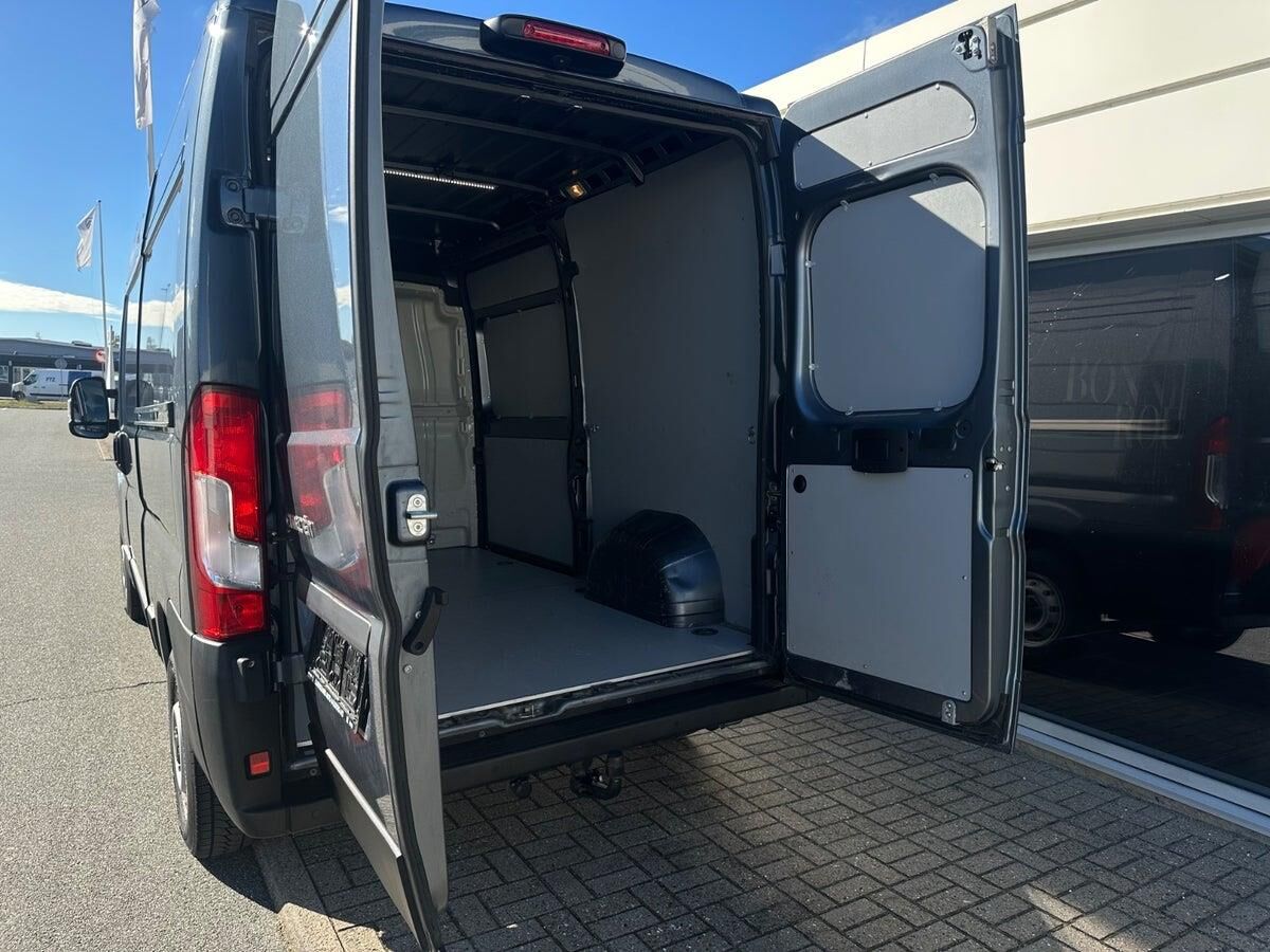 Billede af Citroën Jumper 35 L2H2 2,2 Blue HDi Masterline EAT8 180HK Van 8g Aut.