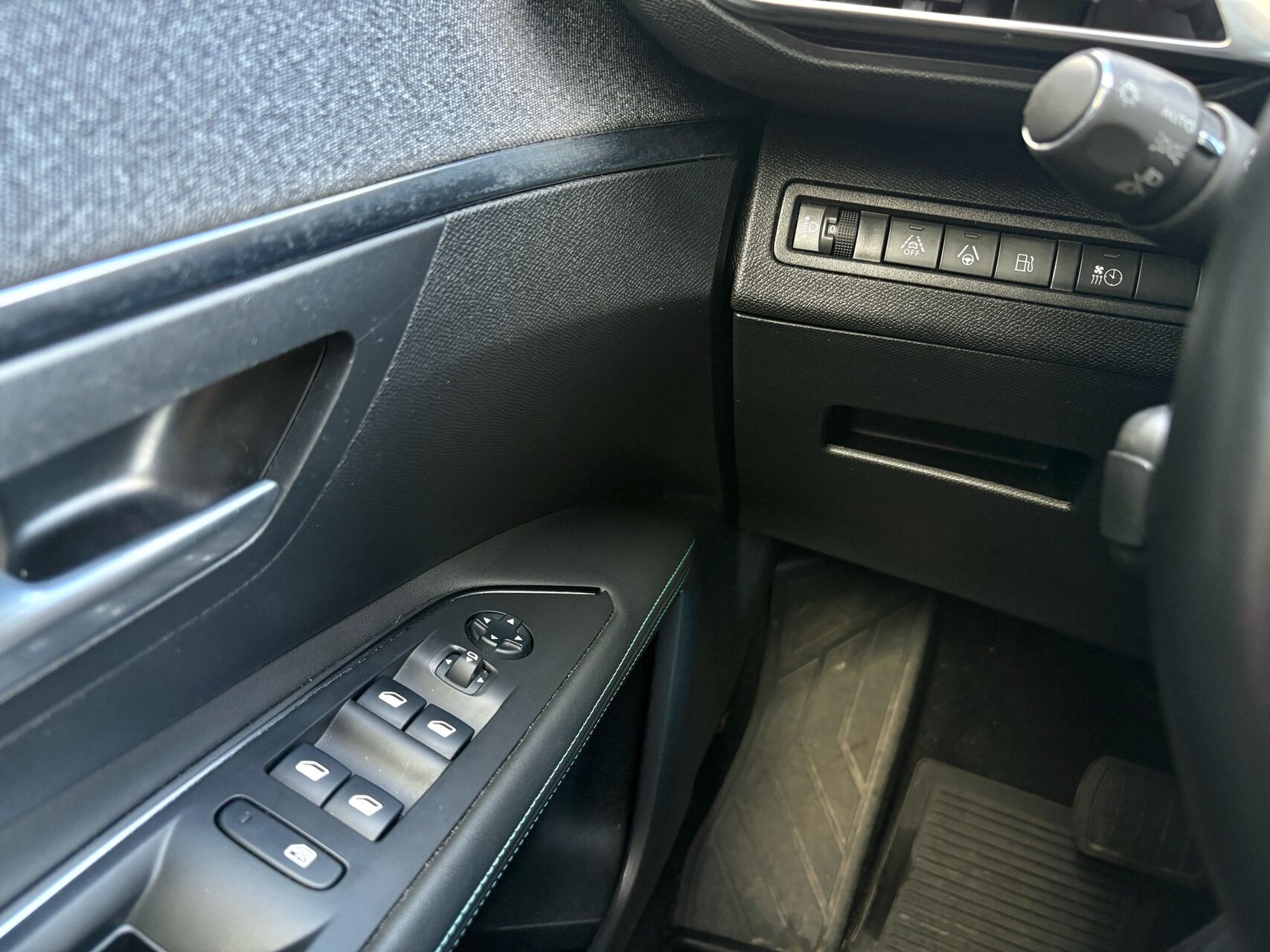 Billede af Peugeot 3008 1,6 PureTech  Plugin-hybrid First Selection EAT8 225HK 5d 8g Aut.