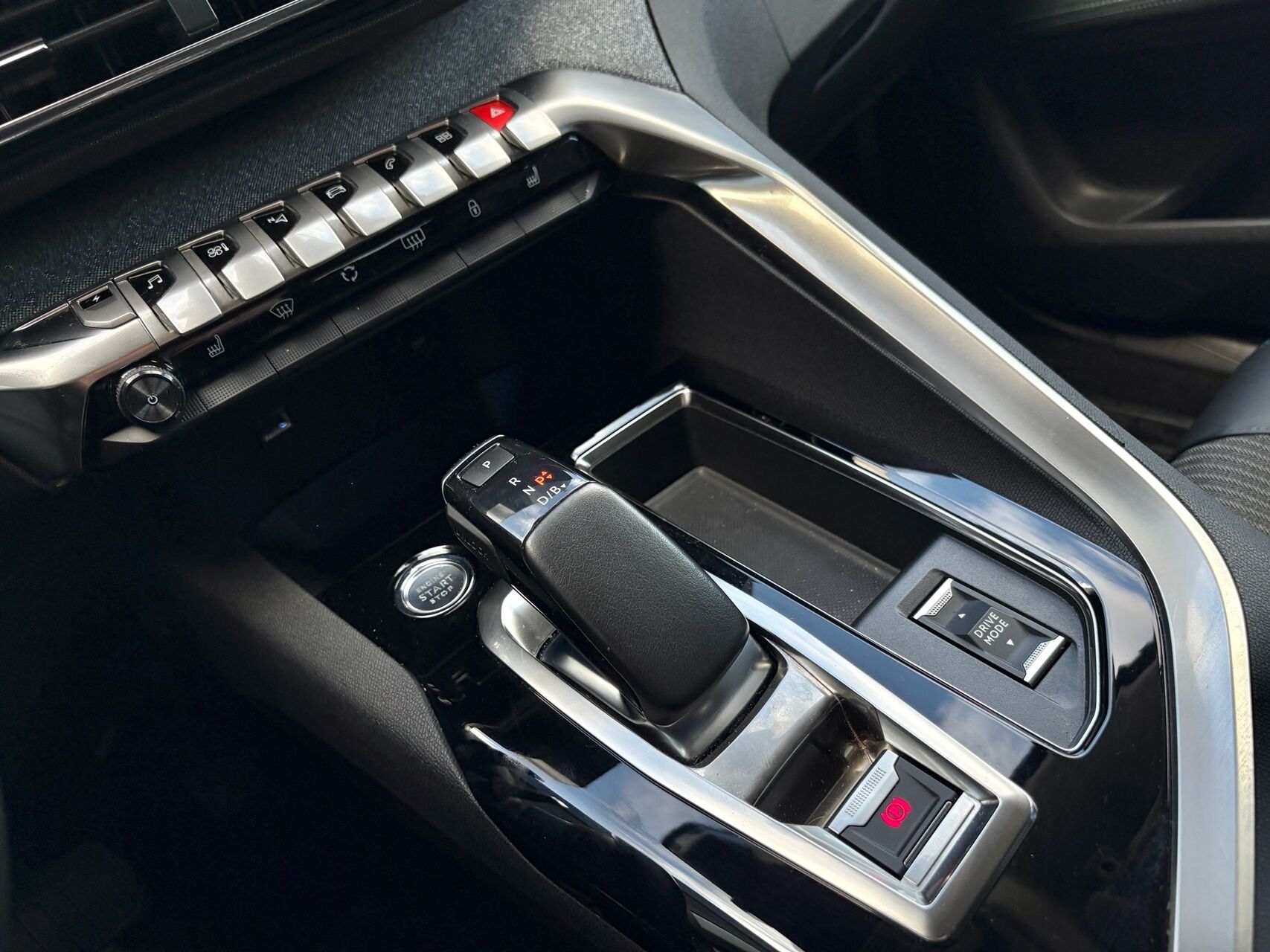 Billede af Peugeot 3008 1,6 PureTech  Plugin-hybrid First Selection EAT8 225HK 5d 8g Aut.