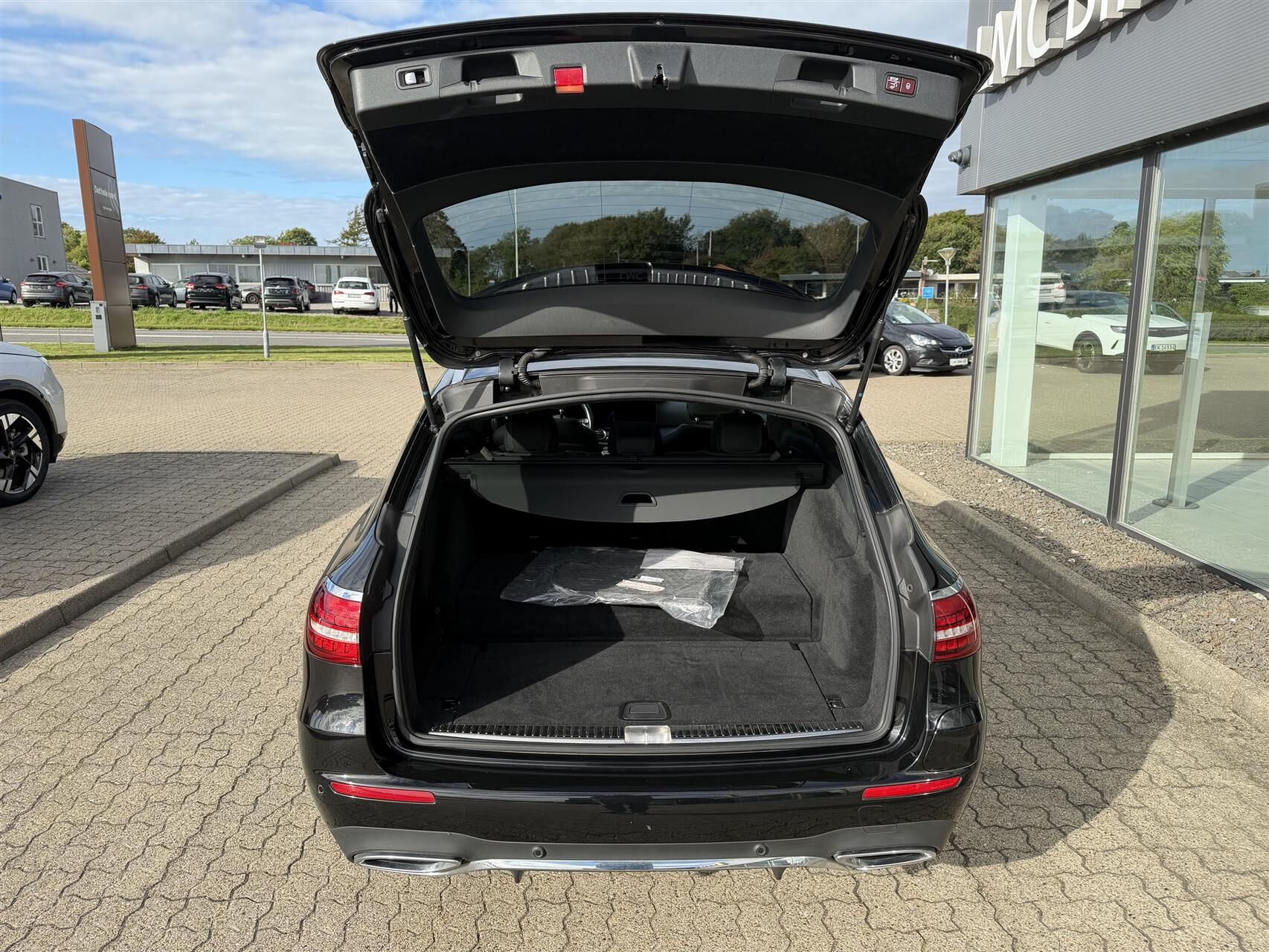 Billede af Mercedes-Benz E300 de T 2,0 Plugin-hybrid 9G-Tronic 306HK Stc Aut.