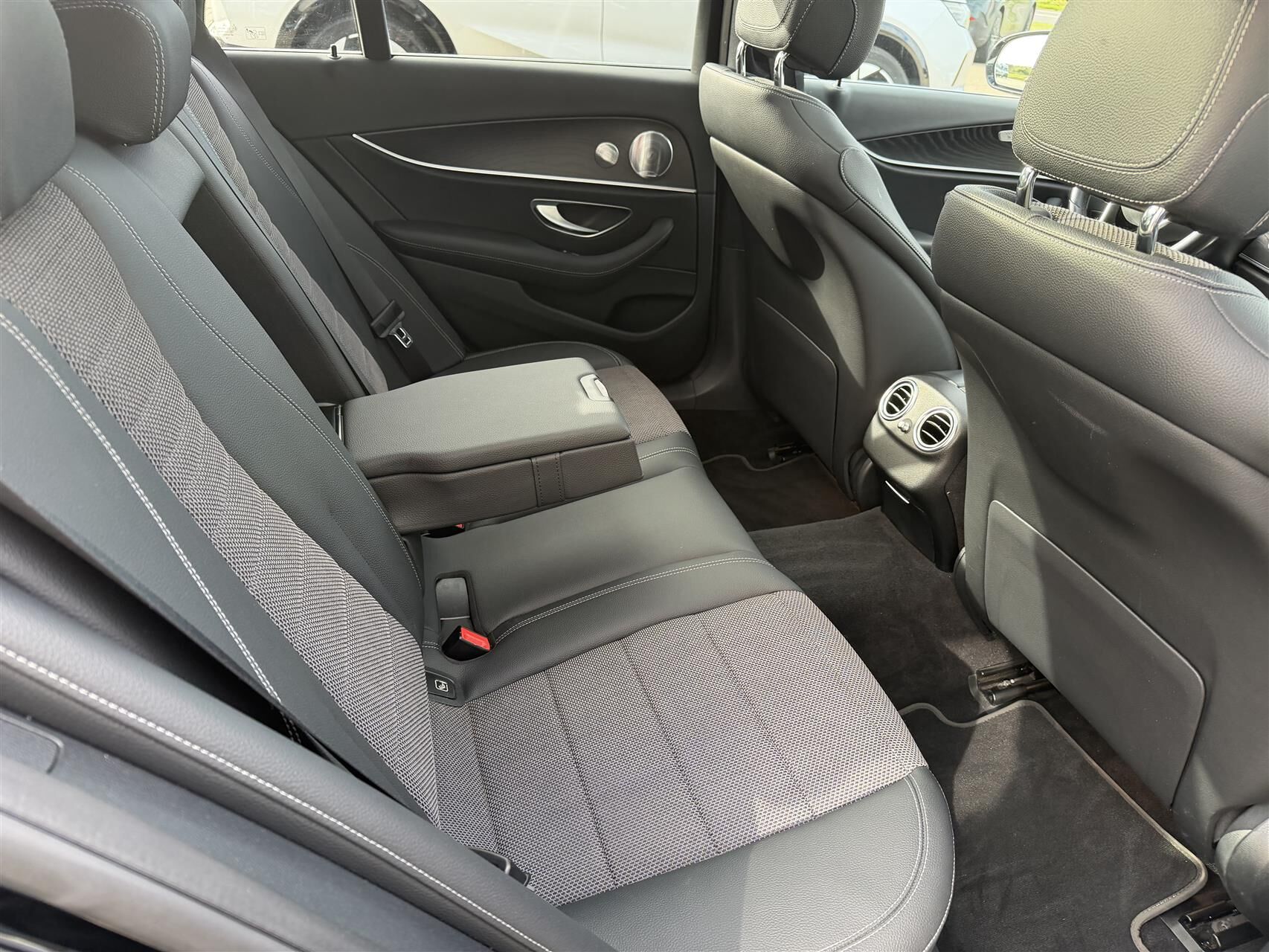 Billede af Mercedes-Benz E300 de T 2,0 Plugin-hybrid 9G-Tronic 306HK Stc Aut.