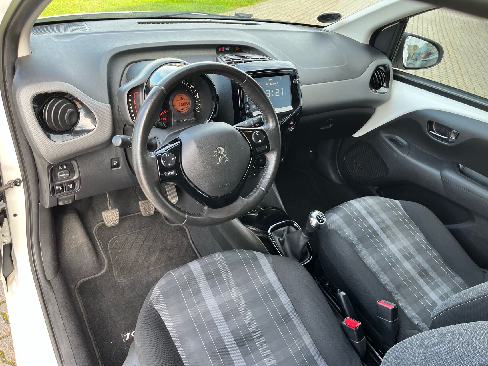 Billede af Peugeot 108 1,0 e-Vti Allure+ 72HK 5d