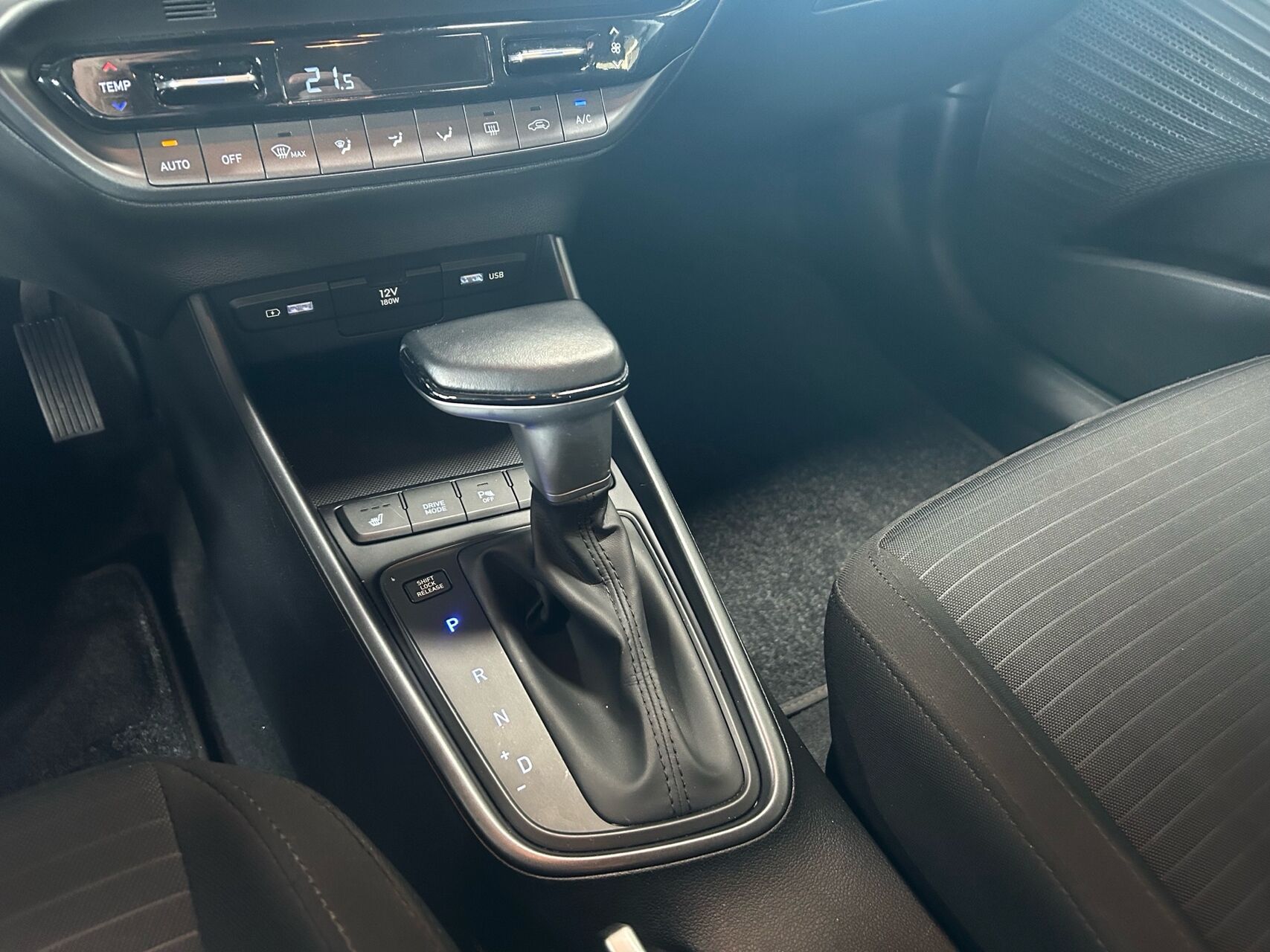 Billede af Hyundai i20 1,0 T-GDI Essential Komfort DCT 100HK 5d 7g Aut.