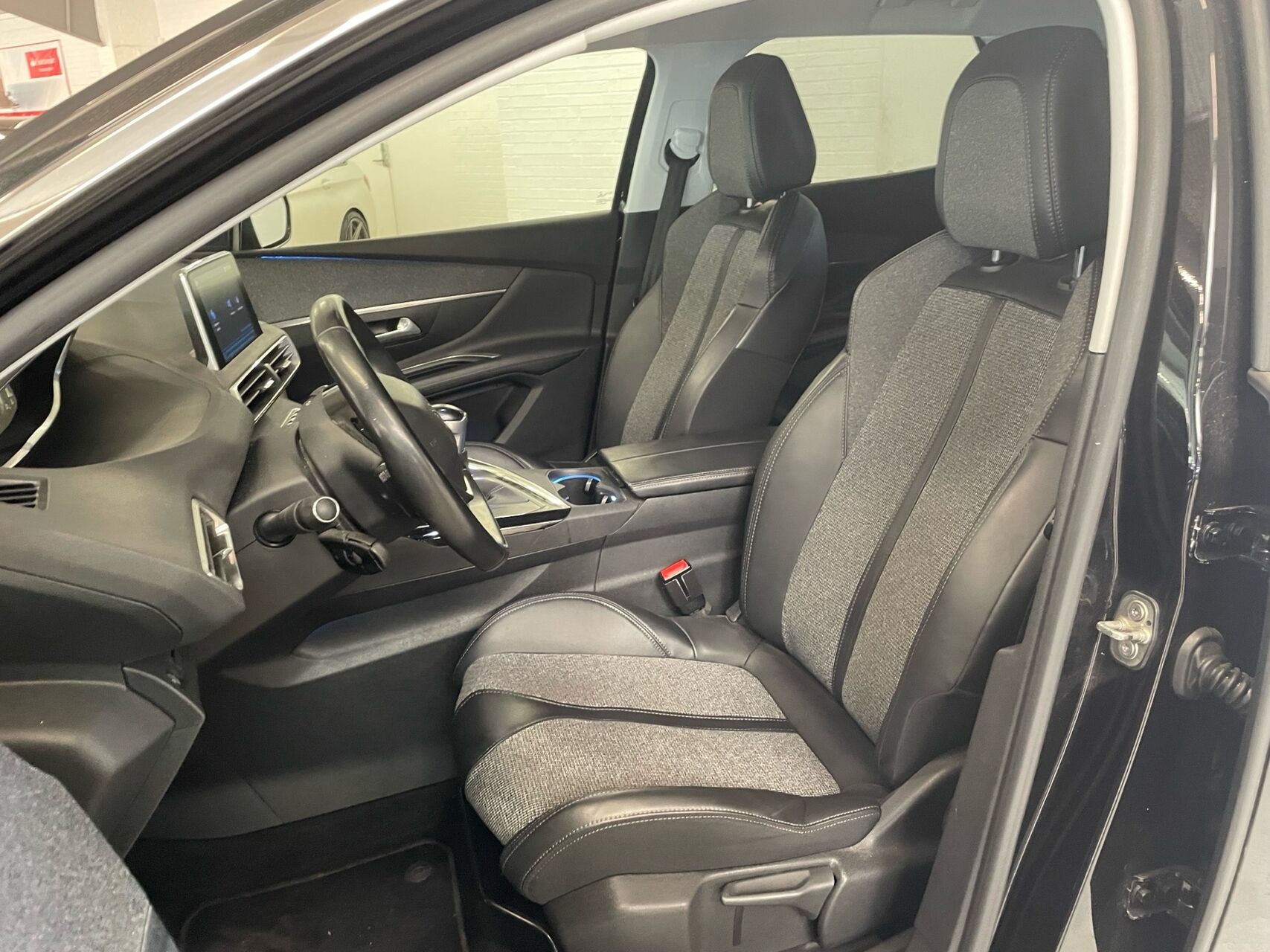 Billede af Peugeot 3008 1,2 e-THP Allure 130HK 5d 6g