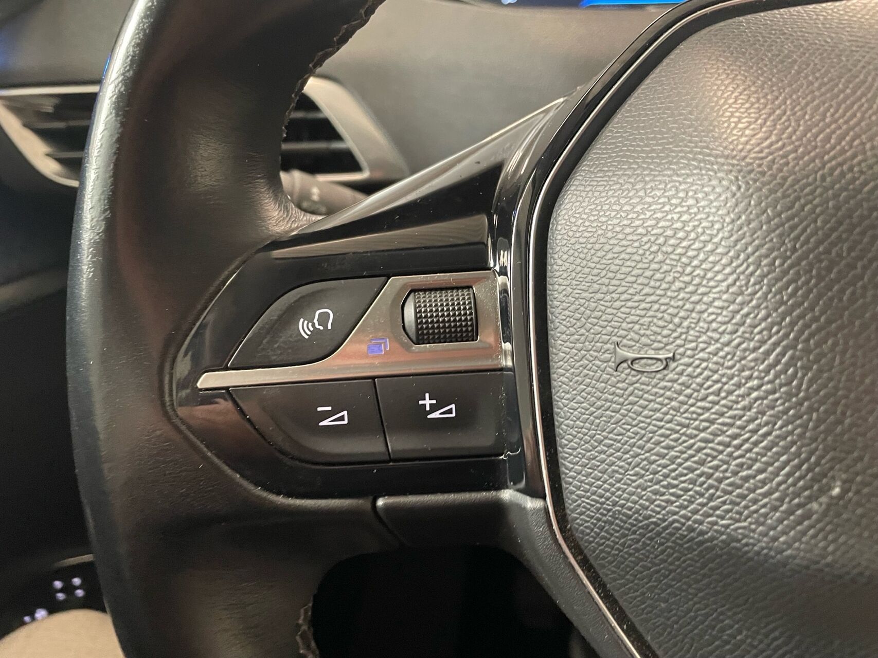 Billede af Peugeot 3008 1,2 e-THP Allure 130HK 5d 6g
