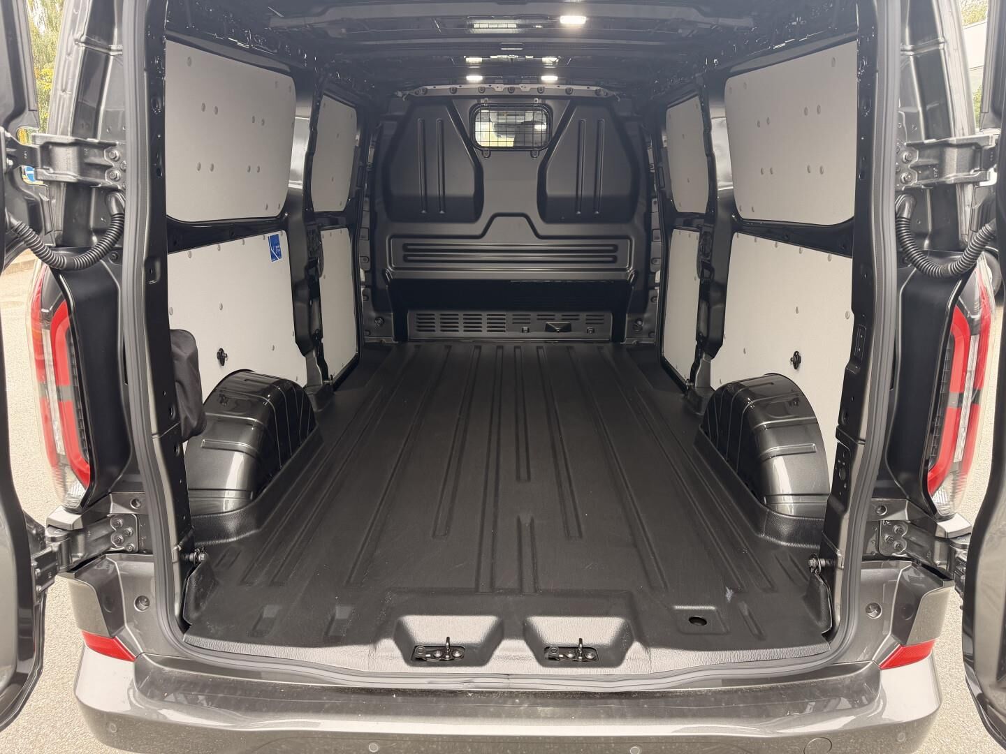 Billede af Ford Transit Custom 320 L2H1 2,0 EcoBlue Sport AWD 170HK Van 8g Aut.