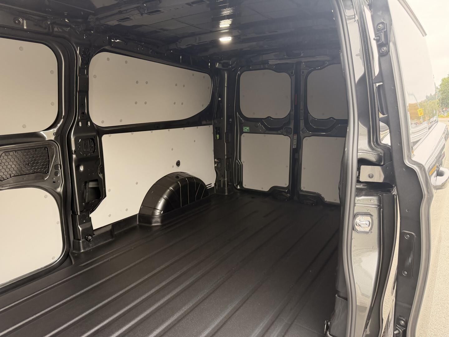 Billede af Ford Transit Custom 320 L2H1 2,0 EcoBlue Sport AWD 170HK Van 8g Aut.