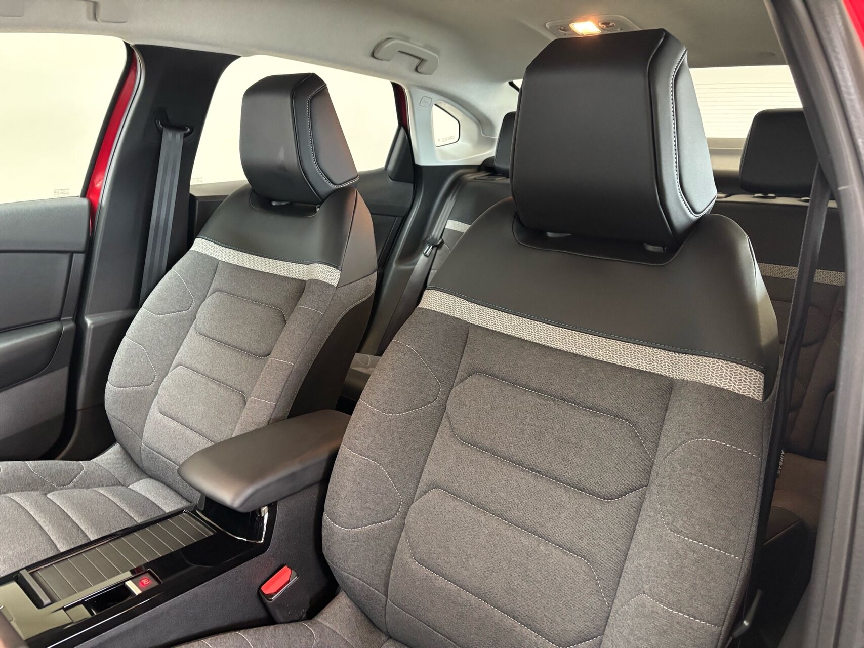 Billede af Citroën C4 X 1,2 PureTech Chevron Sport EAT8 130HK 5d 8g Aut.