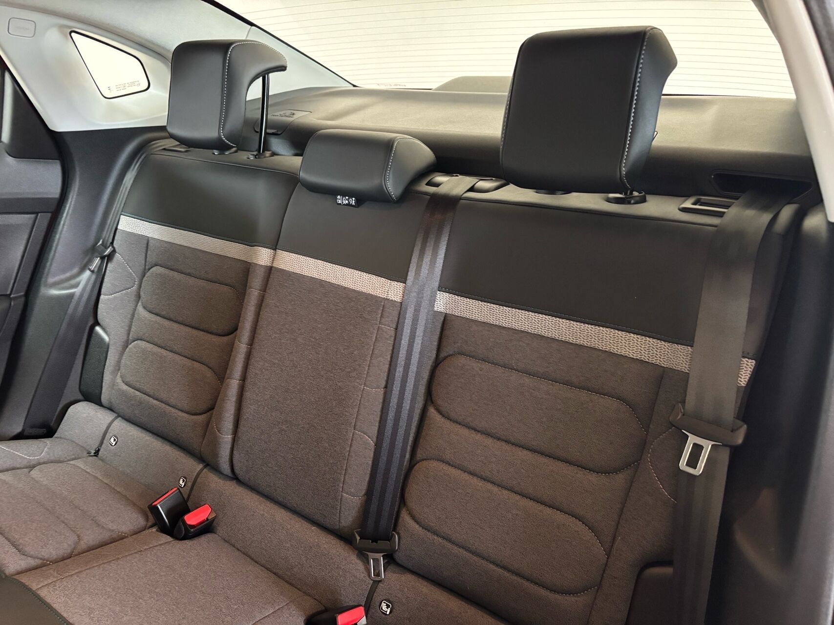 Billede af Citroën C4 X 1,2 PureTech Chevron Sport EAT8 130HK 5d 8g Aut.
