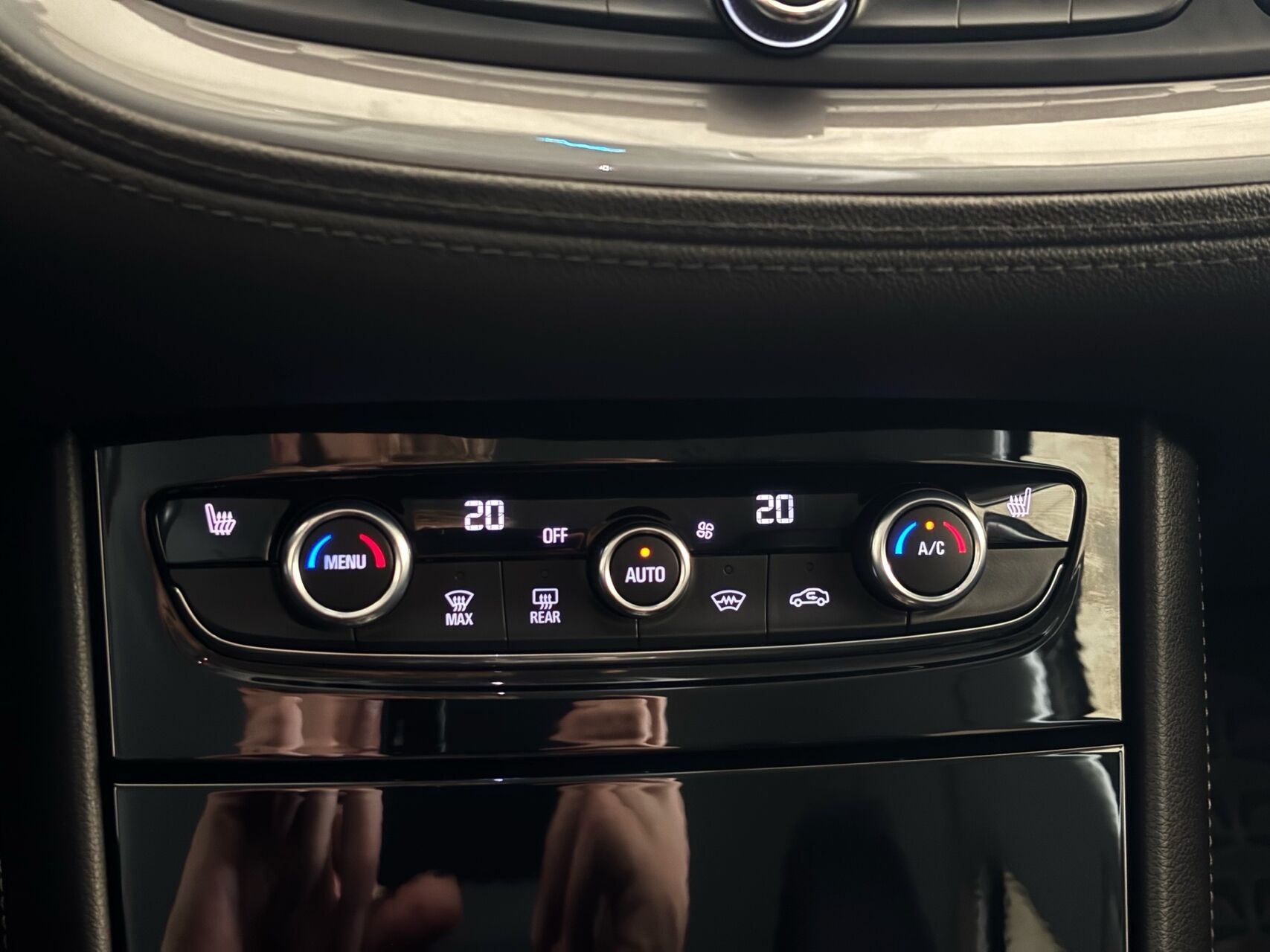 Billede af Opel Grandland X 1,6 PHEV  Plugin-hybrid Ultimate 225HK 5d 8g Aut.