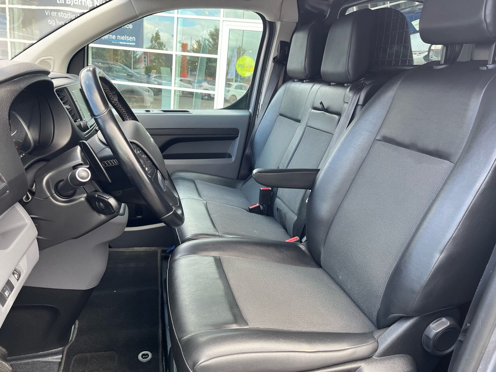 Billede af Citroën Jumpy L3 2,0 Blue HDi Masterline EAT8 180HK Van 8g Aut.