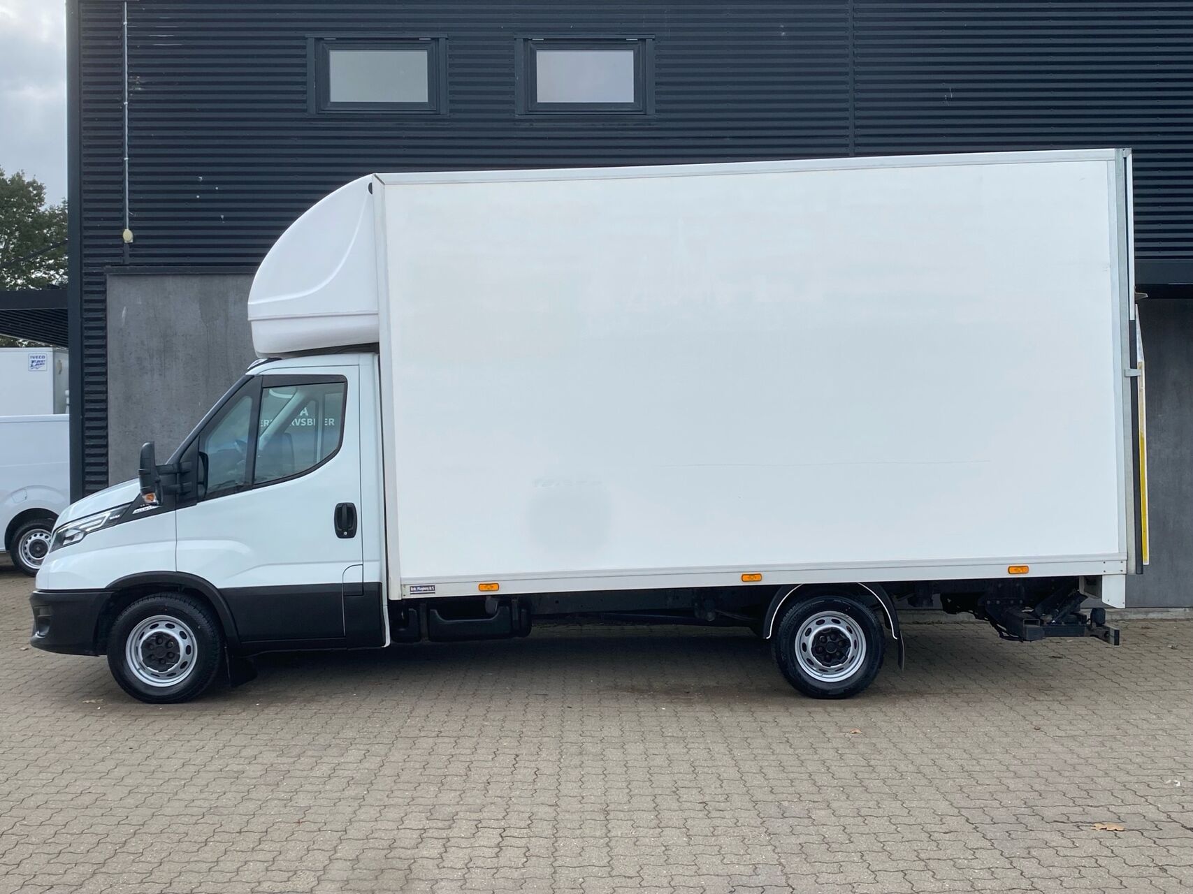 Billede af Iveco Daily 35S21 4100mm 3,0 D Forza+ 210HK Ladv./Chas. 8g Aut.