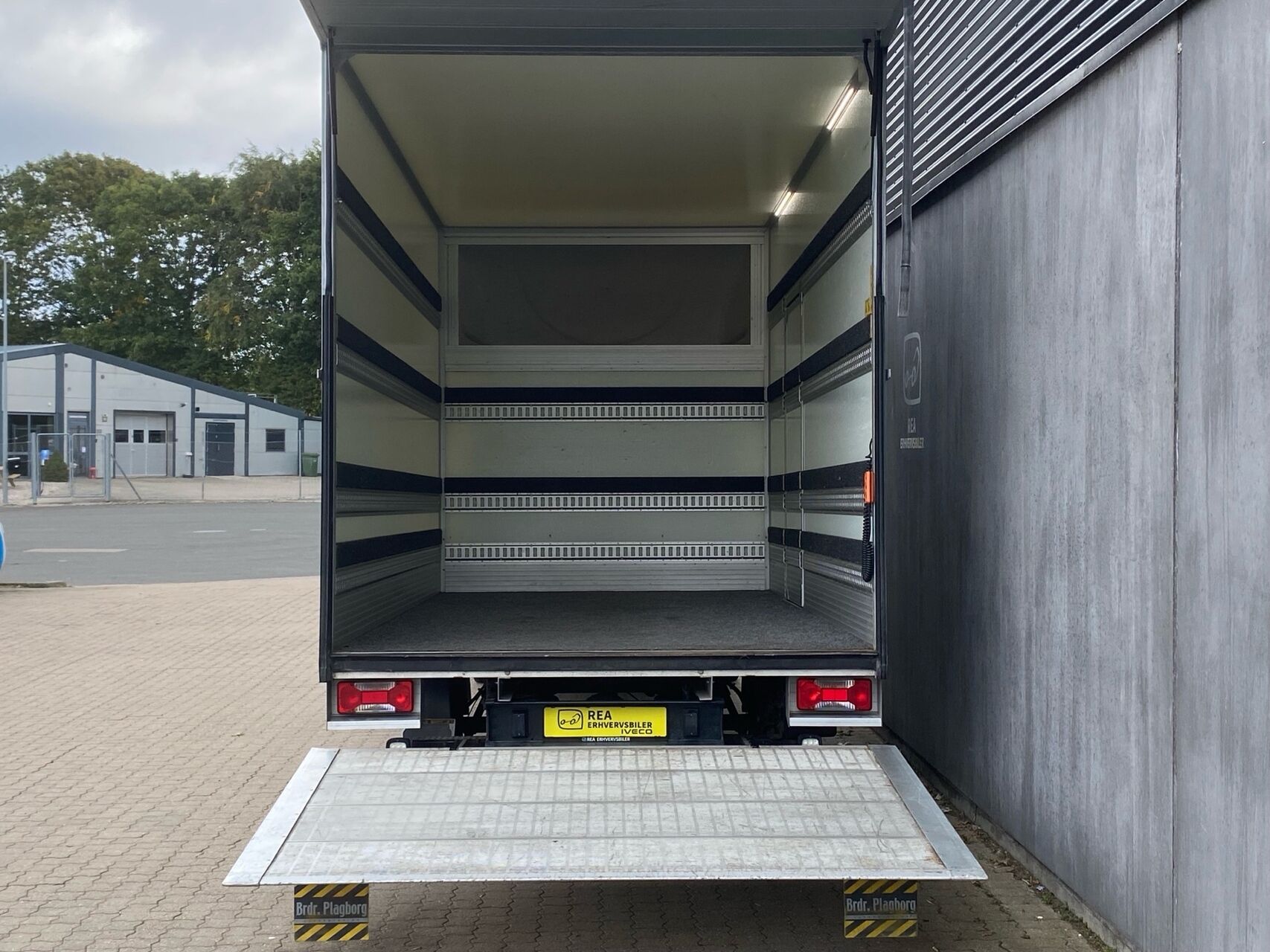 Billede af Iveco Daily 35S21 4100mm 3,0 D Forza+ 210HK Ladv./Chas. 8g Aut.