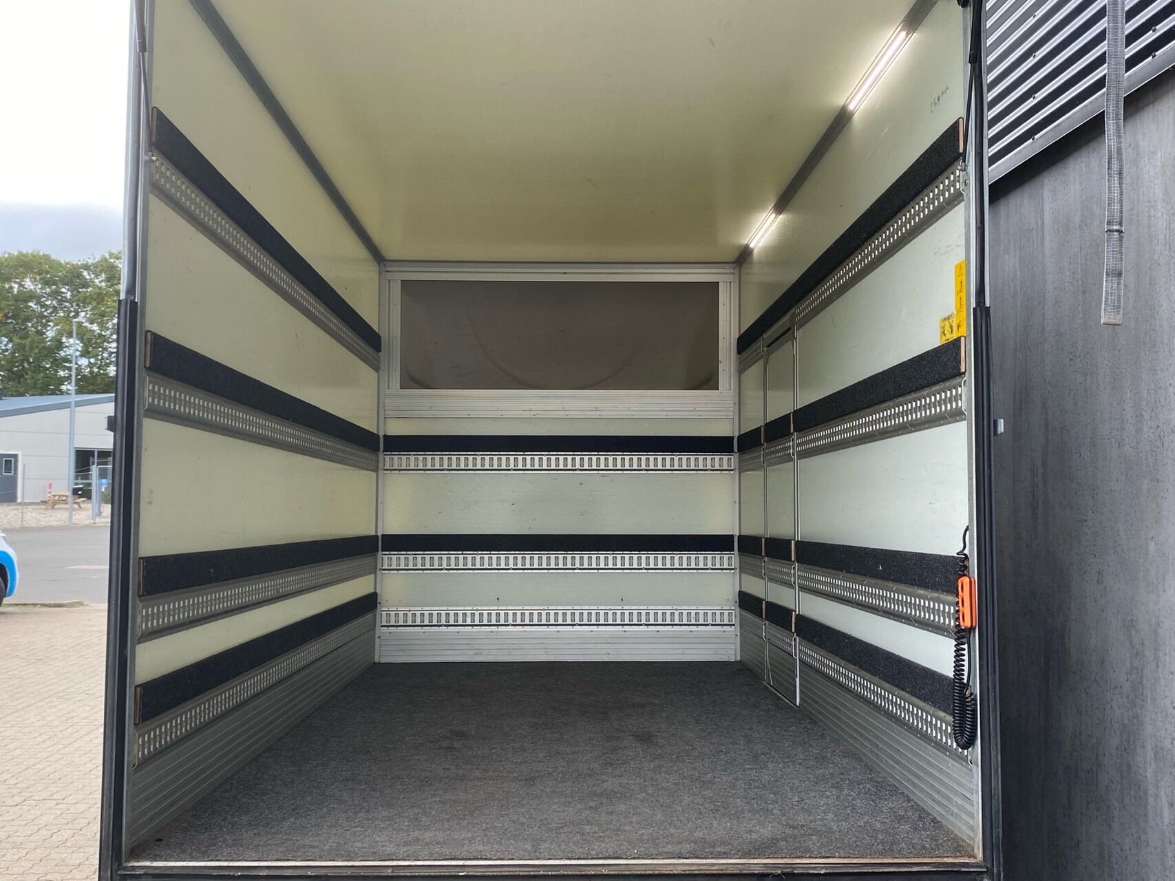 Billede af Iveco Daily 35S21 4100mm 3,0 D Forza+ 210HK Ladv./Chas. 8g Aut.