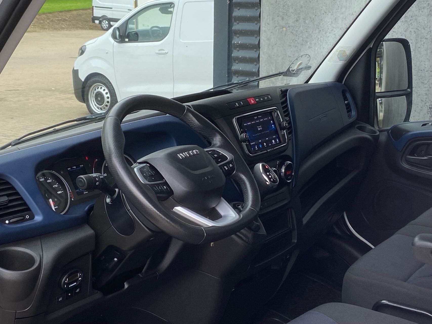 Billede af Iveco Daily 35S21 4100mm 3,0 D Forza+ 210HK Ladv./Chas. 8g Aut.