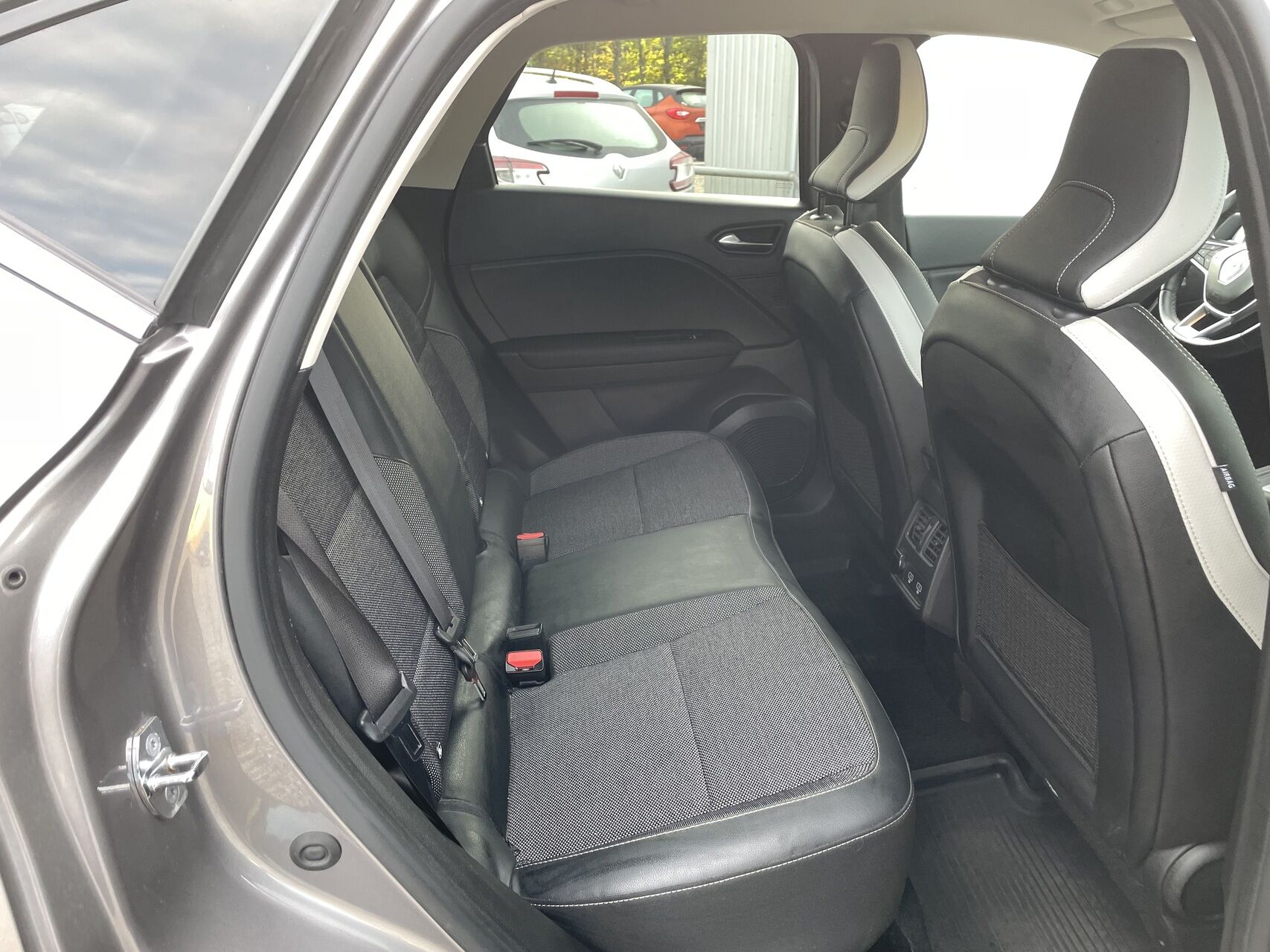 Billede af Renault Captur 1,6 E-TECH  Plugin-hybrid Intens 160HK 5d Aut.
